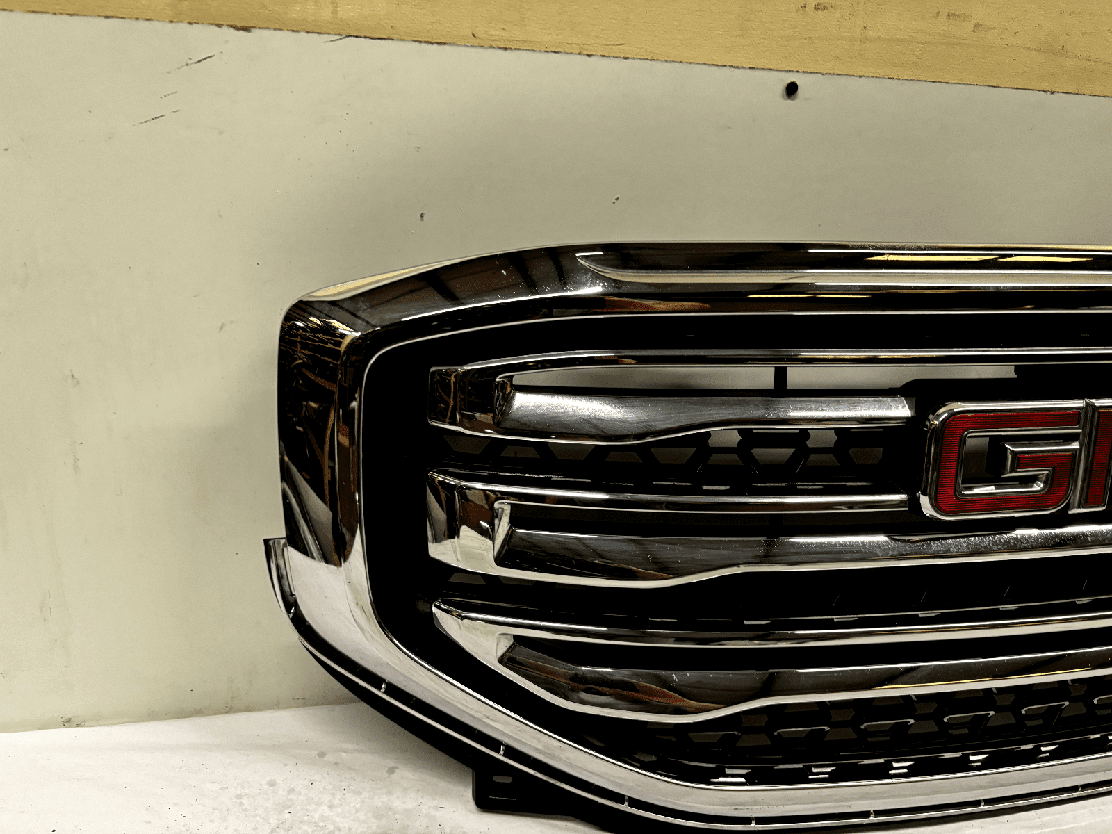 GMC Acadia Chrome Front Grille OEM 84431667 - Fits 2017-2019 SUV, Used - Image 11
