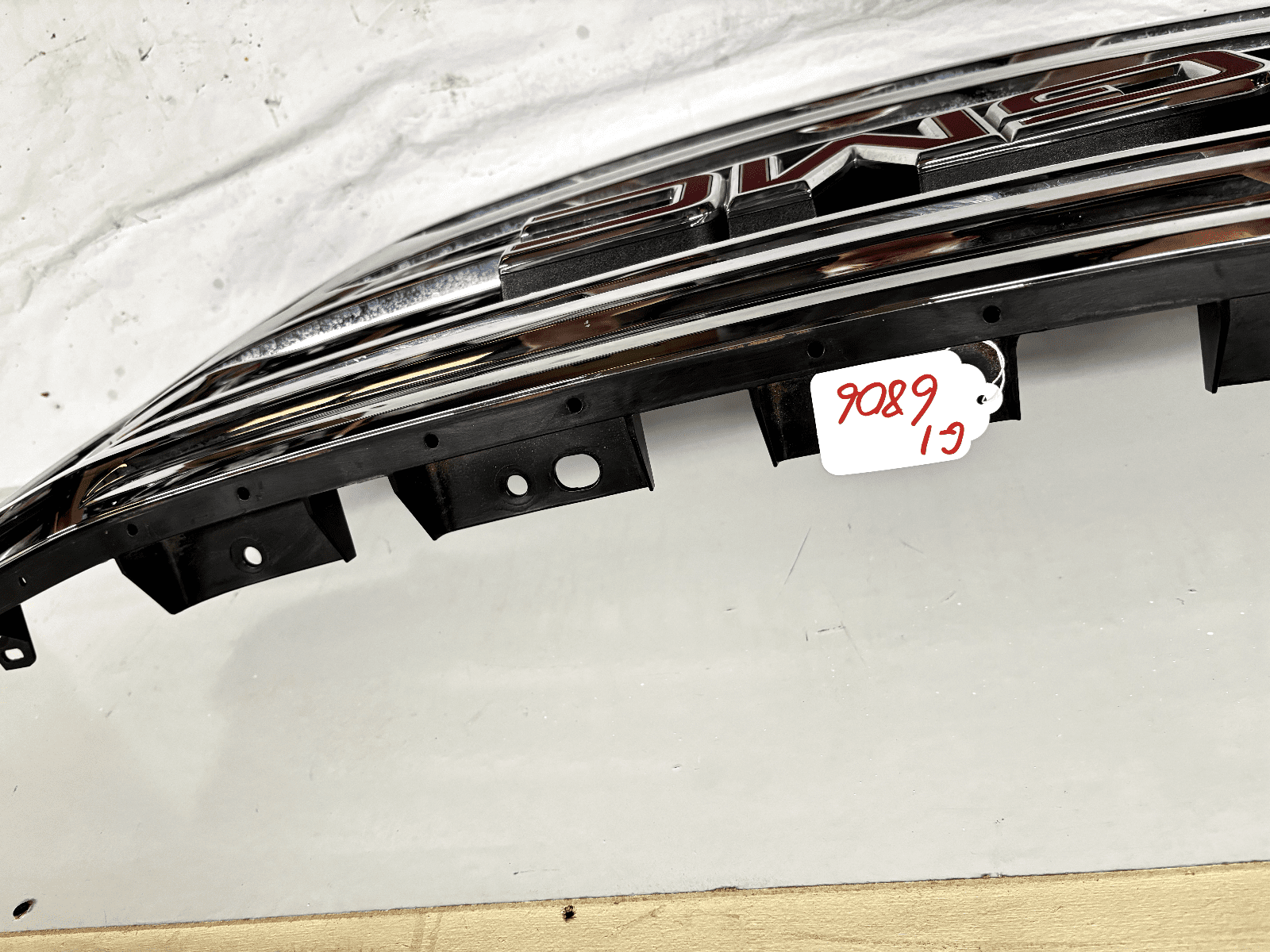 GMC Acadia Chrome Front Grille OEM 84431667 - Fits 2017-2019 SUV, Used - Image 15