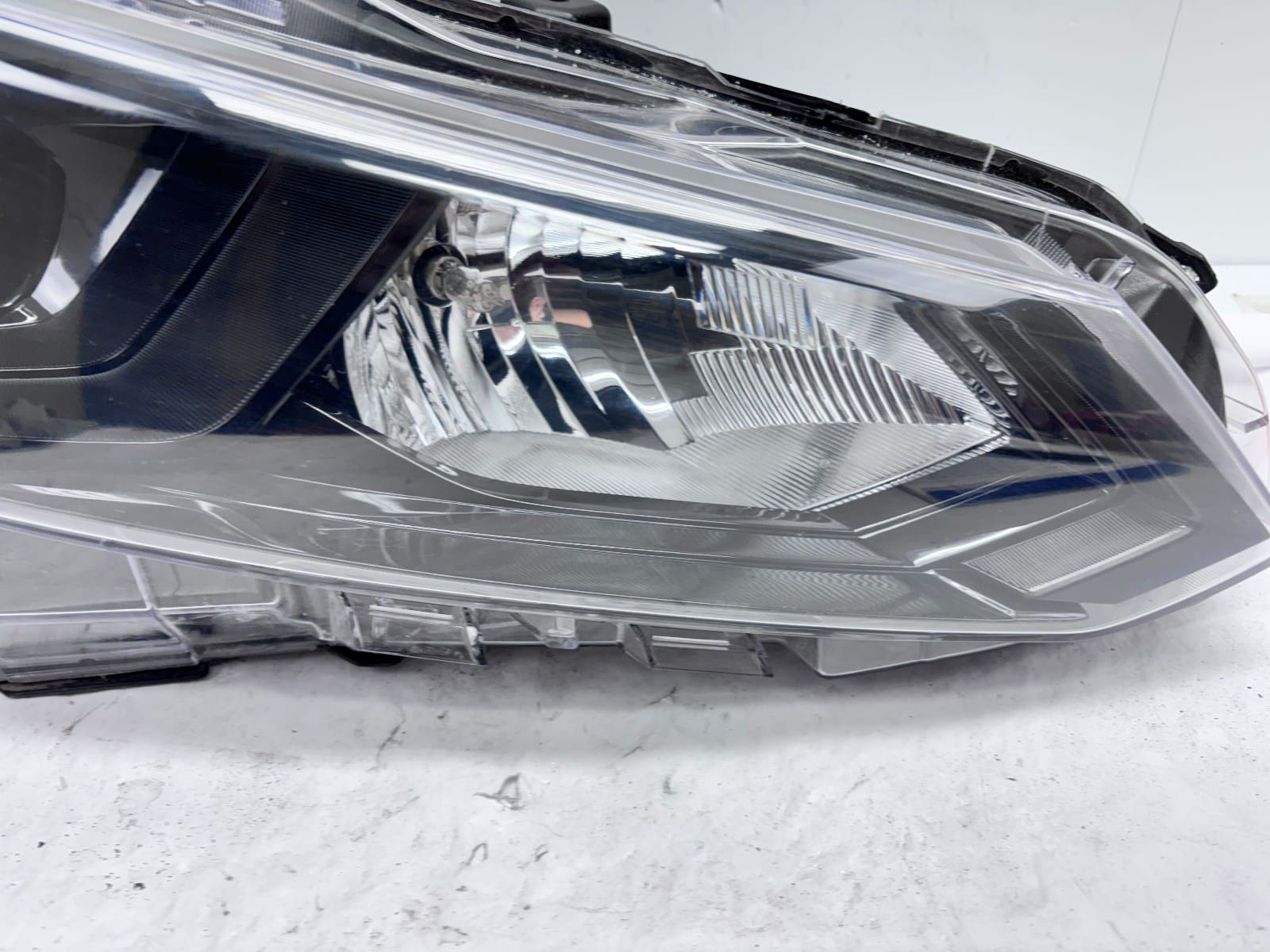 2023-25 Nissan Altima Halogen Black Trim Front Right OEM Headlight - Image 4
