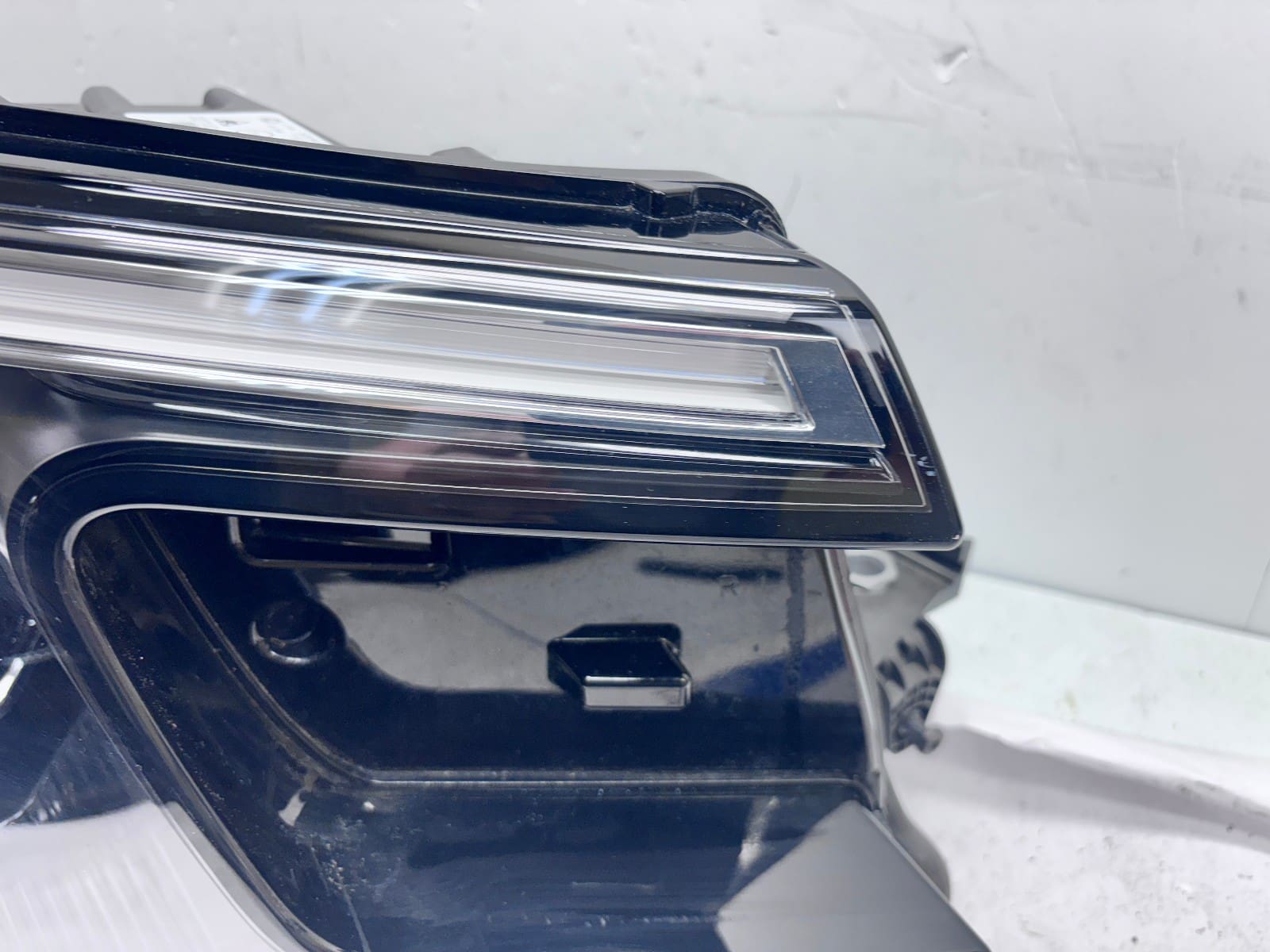 NICE 2024-25 VW Atlas Cross Sport LED Front Right OEM Headlight 3CN941082M - Image 12