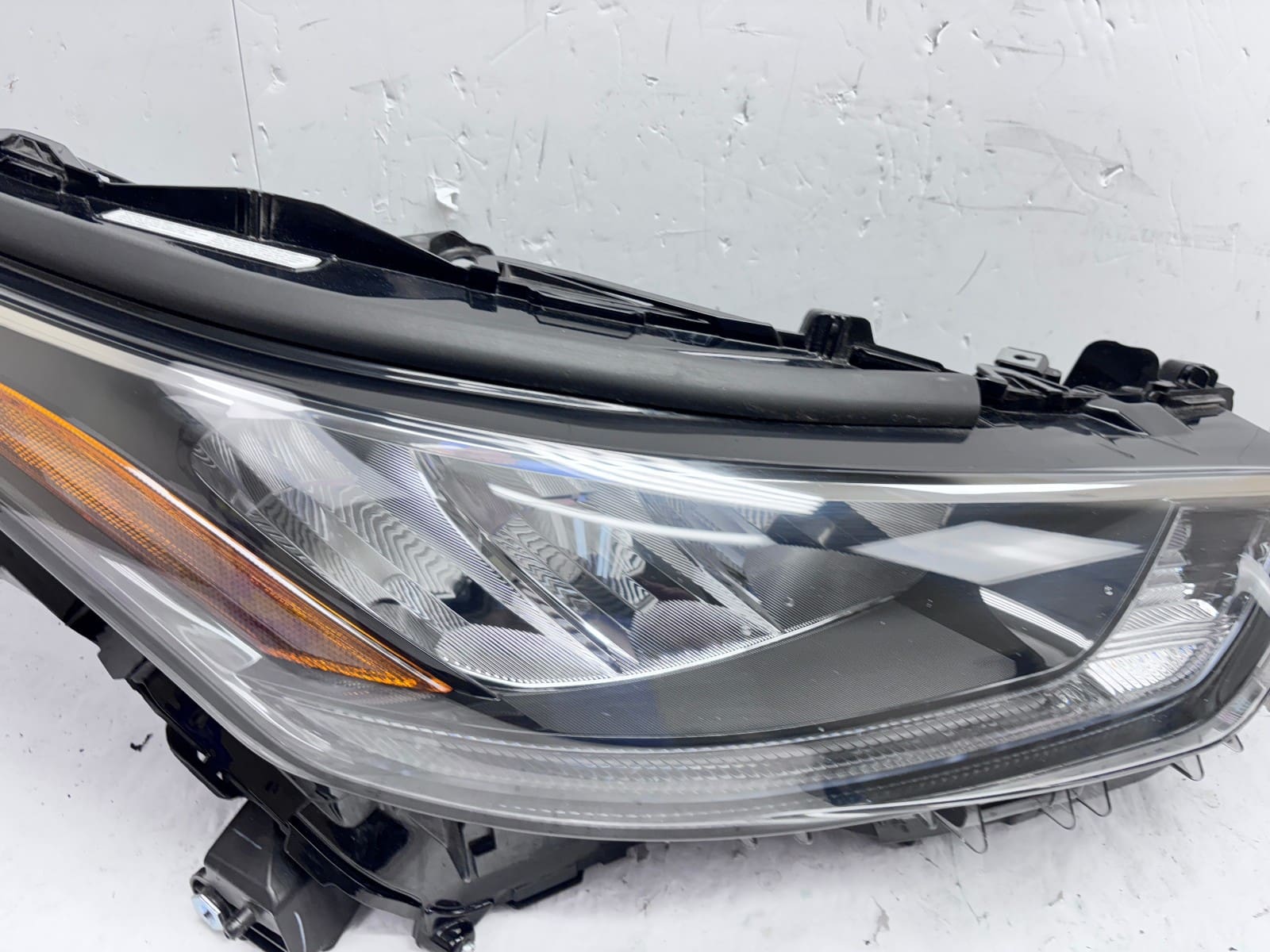 2020-23 Toyota Highlander LED Front Right OEM Headlight 10000-8A05M - Image 8