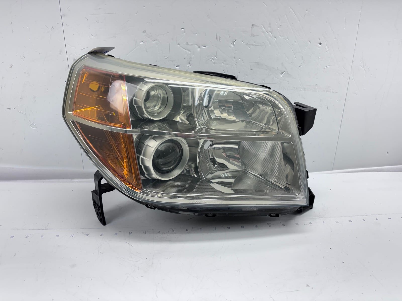2006-08 Honda Pilot Halogen Front Right OEM Headlight 33101S9VA11
