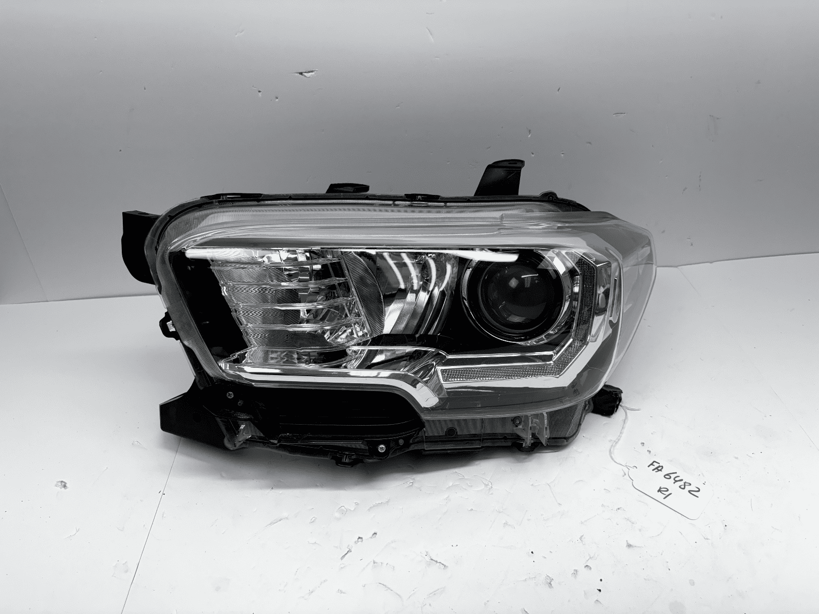 2016-2022 Toyota Tacoma Halogen LED Left OEM Headlight