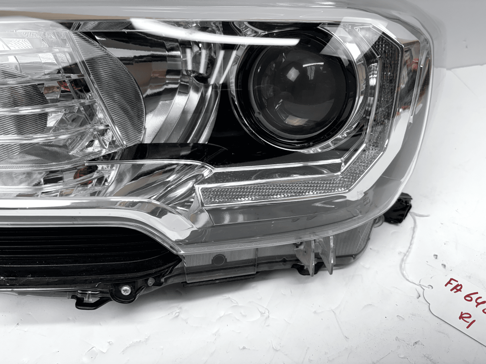2016-2022 Toyota Tacoma Halogen LED Left OEM Headlight - Image 6