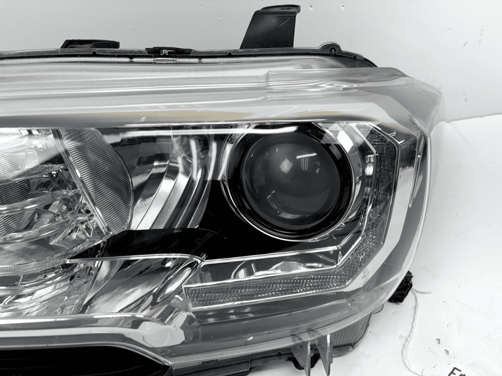 2016-2022 Toyota Tacoma Halogen LED Left OEM Headlight - Image 7