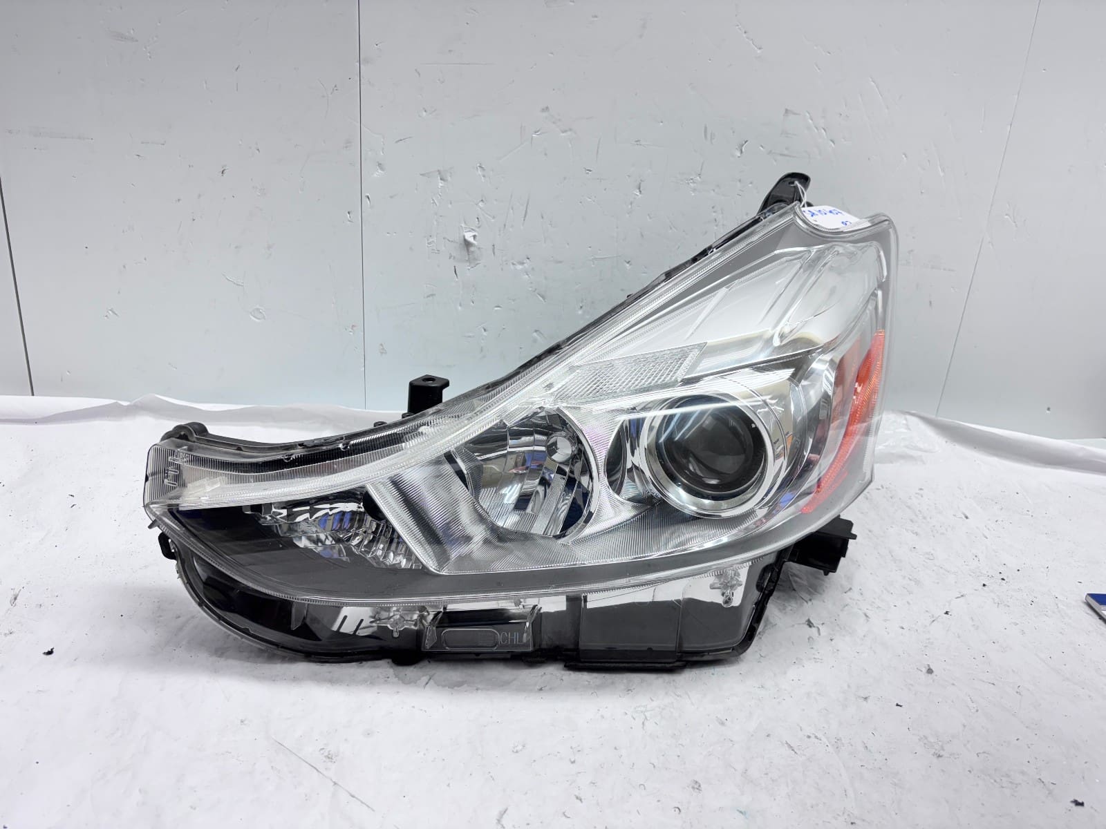 2015-2018 Toyota Prius V Halogen Front Left OEM Headlight