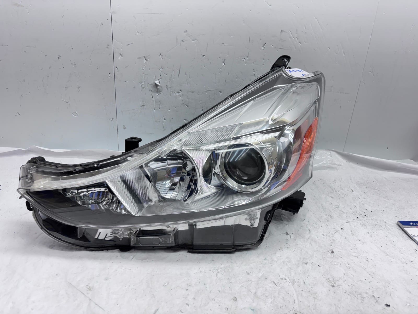 2015-2018 Toyota Prius V Halogen Front Left OEM Headlight - Image 2
