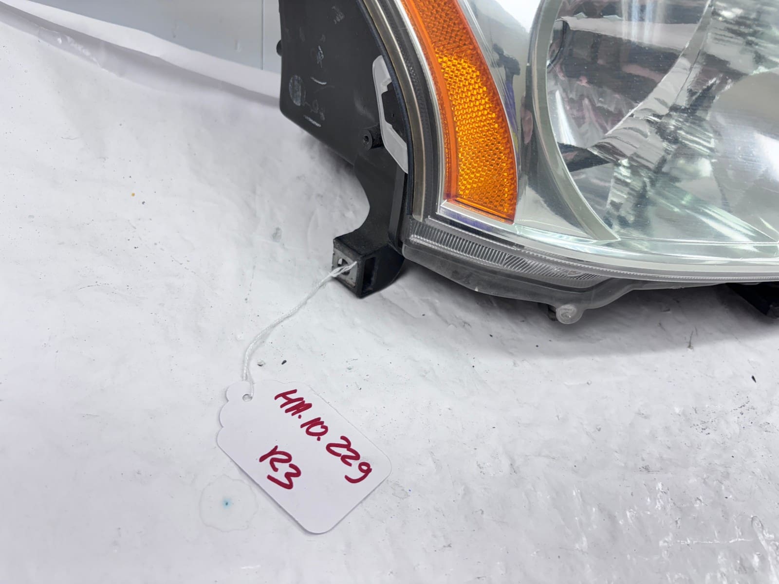 Used 2004-2009 Lexus RX RX350 RX330 Halogen Right OEM Headlight - Image 9