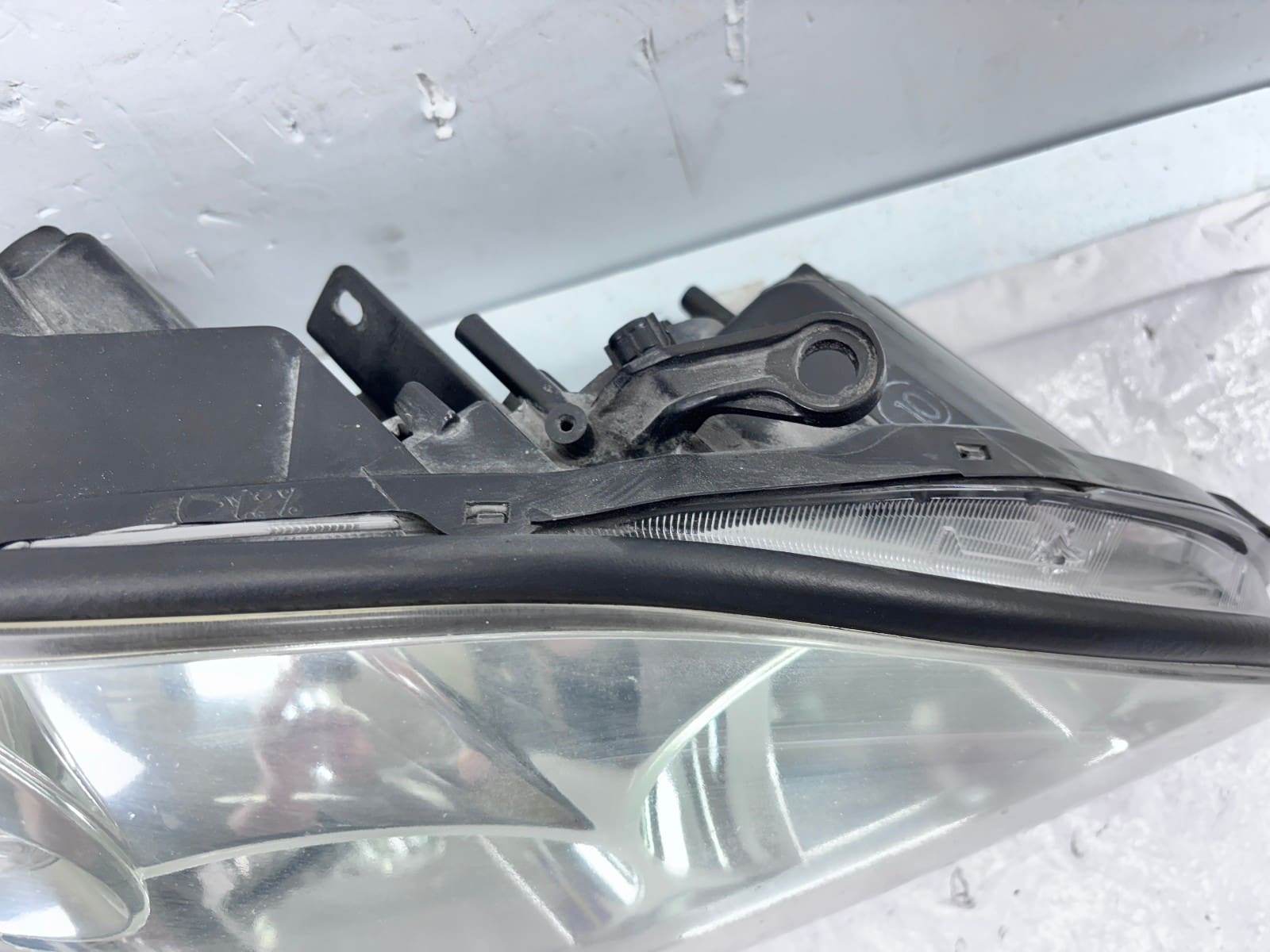 Used 2004-2009 Lexus RX RX350 RX330 Halogen Right OEM Headlight - Image 16
