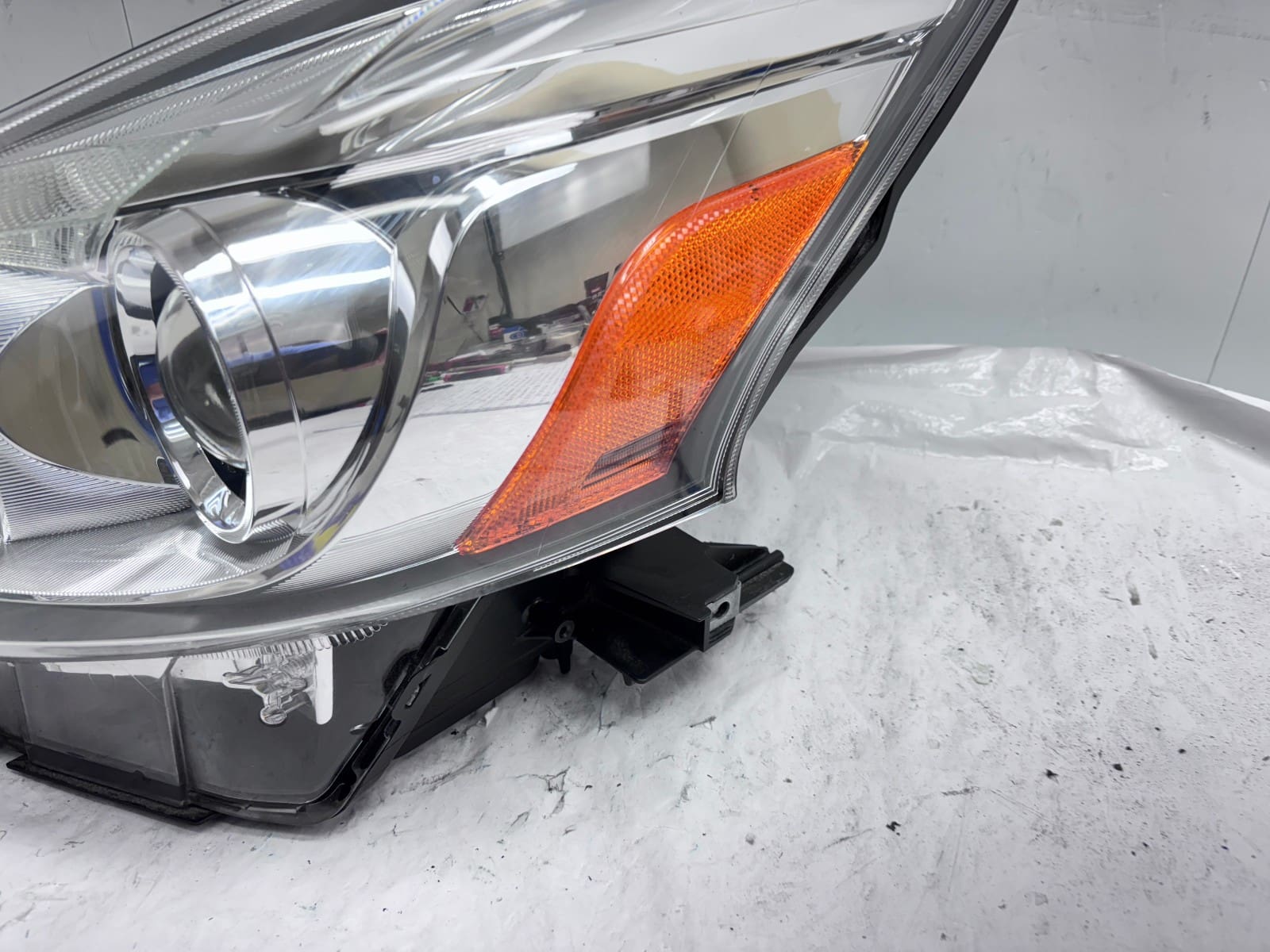 2015-2018 Toyota Prius V Halogen Front Left OEM Headlight - Image 4