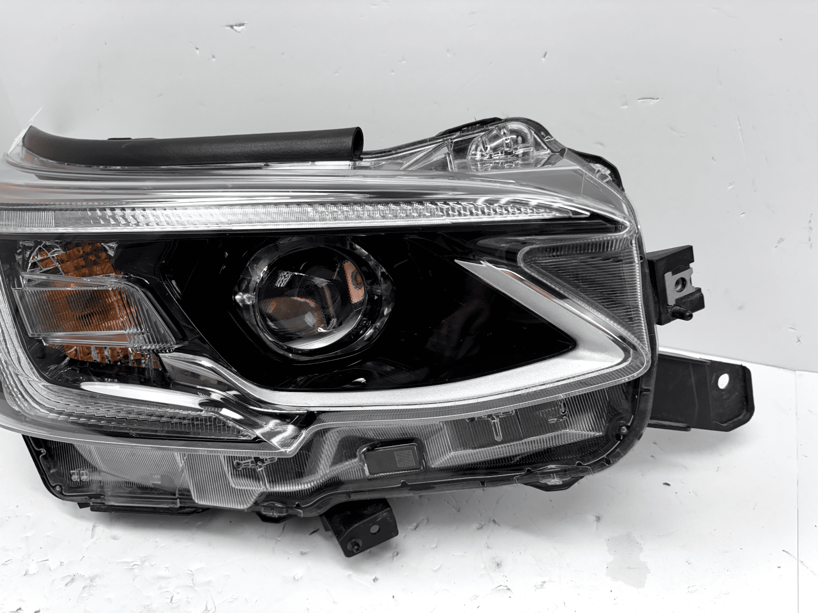 2020-2022 Subaru Legacy Front Right LED Headlight Assembly OEM Used Factory - Image 3