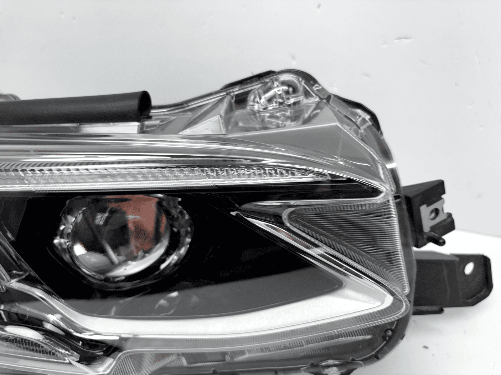 2020-2022 Subaru Legacy Front Right LED Headlight Assembly OEM Used Factory - Image 6