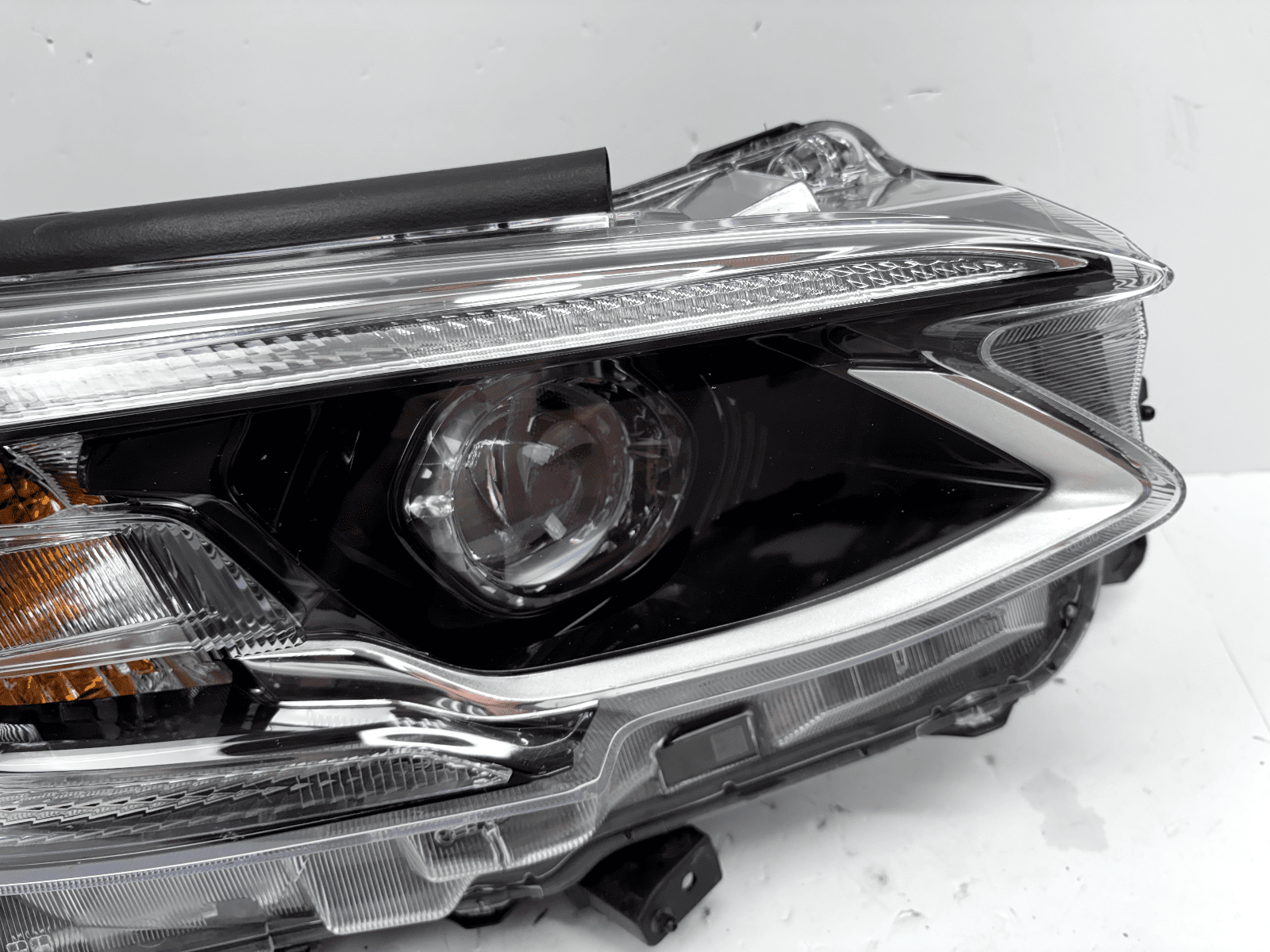 2020-2022 Subaru Legacy Front Right LED Headlight Assembly OEM Used Factory - Image 7
