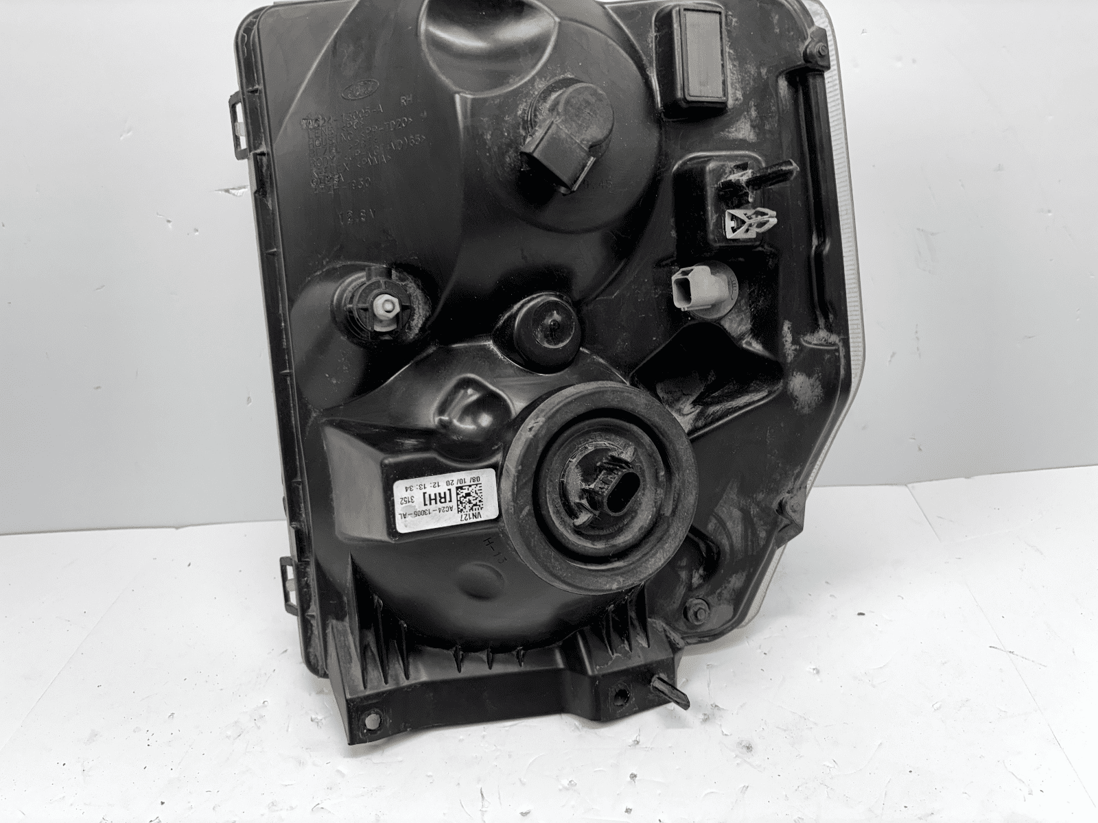 2008-2021 Ford E-Series E150 E250 E350 Front Right Halogen OEM Headlight - Image 16