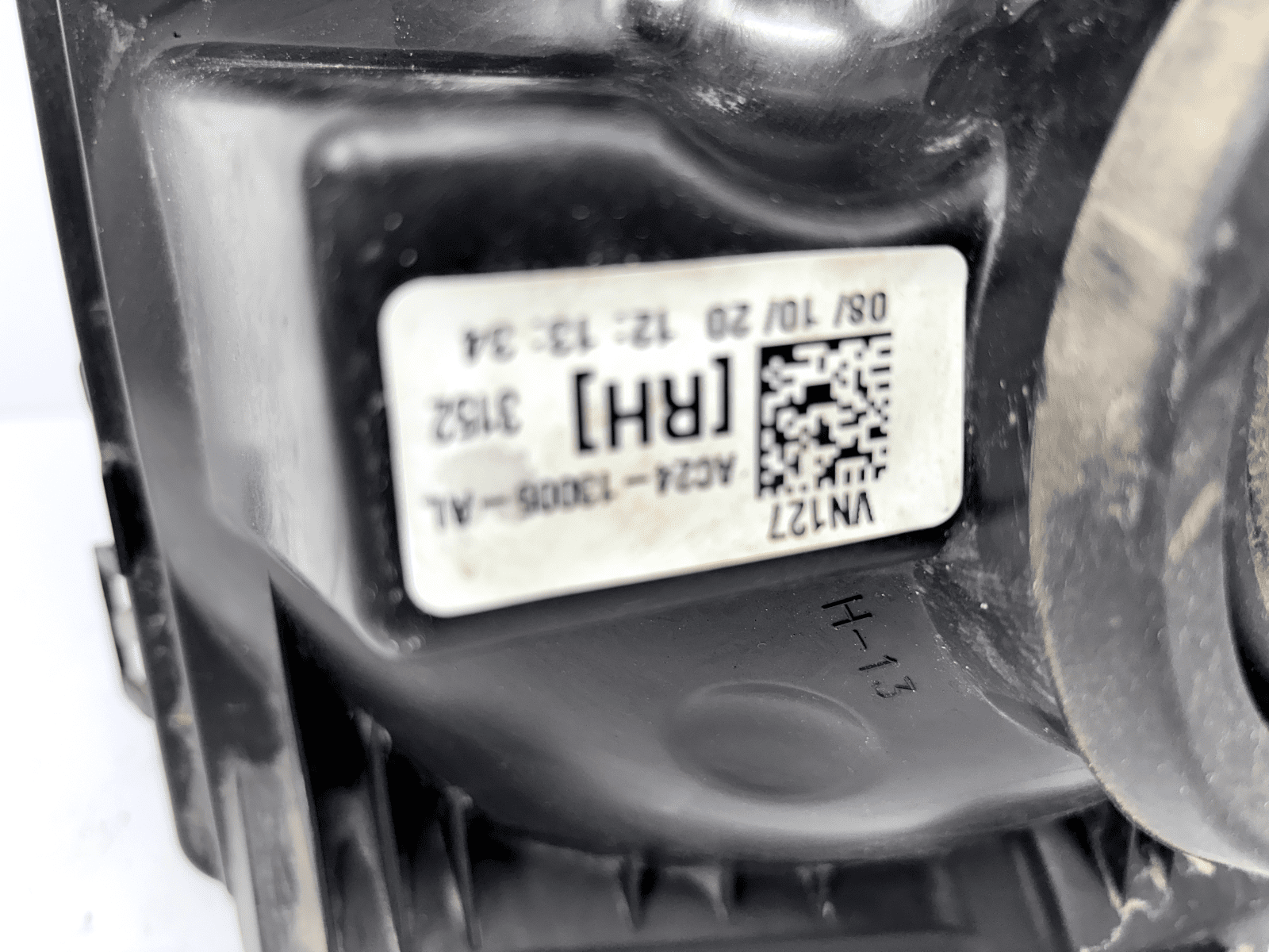 2008-2021 Ford E-Series E150 E250 E350 Front Right Halogen OEM Headlight - Image 17