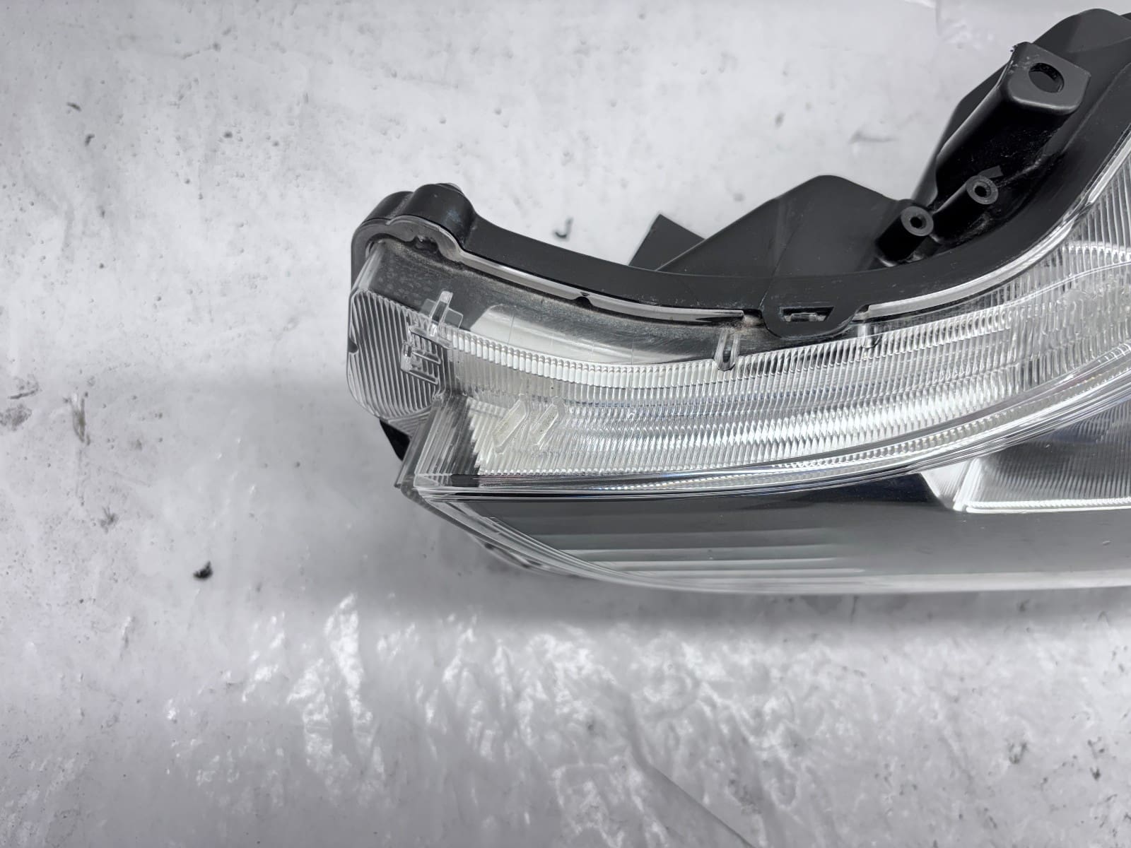 2015-2018 Toyota Prius V Halogen Front Left OEM Headlight - Image 15