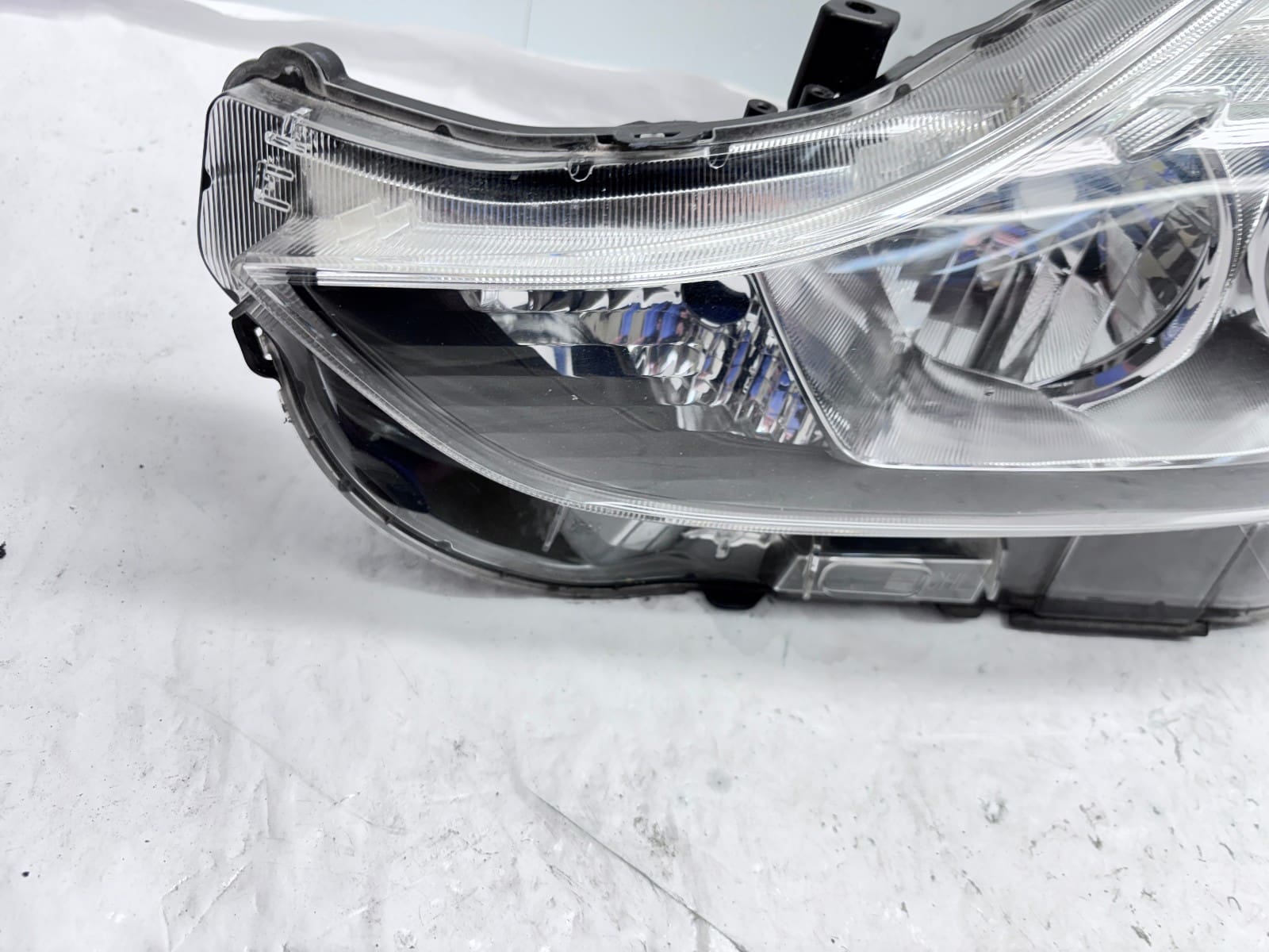 2015-2018 Toyota Prius V Halogen Front Left OEM Headlight - Image 16