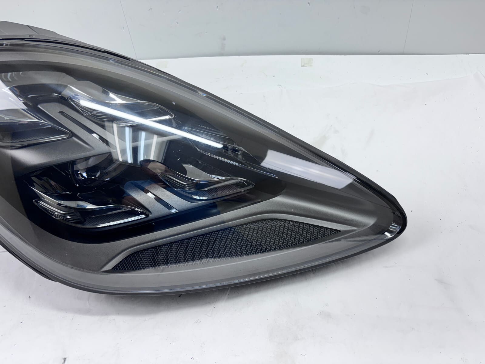 2019-23 Porsche Cayenne Matrix LED Front Right OEM Headlight 9Y0941036K - Image 2