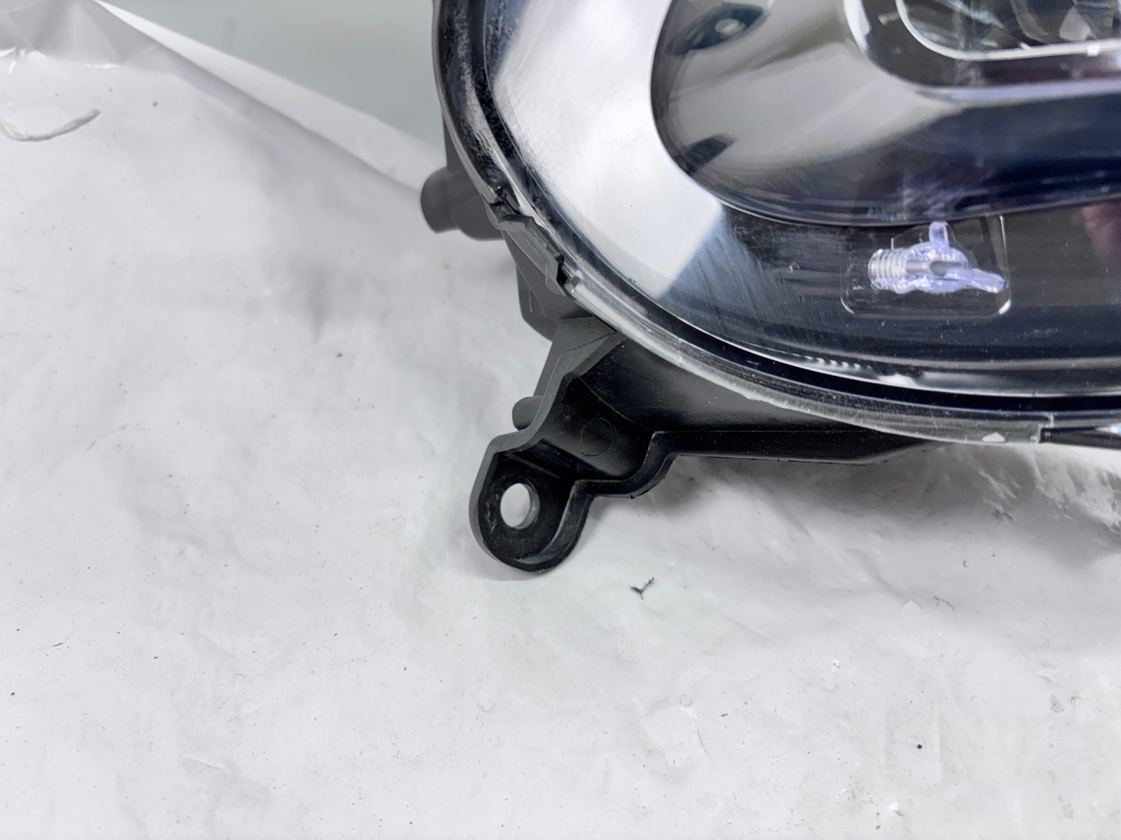Used 2014-2018 Jeep Cherokee Front Right Halogen CAPA Headlight - Image 9