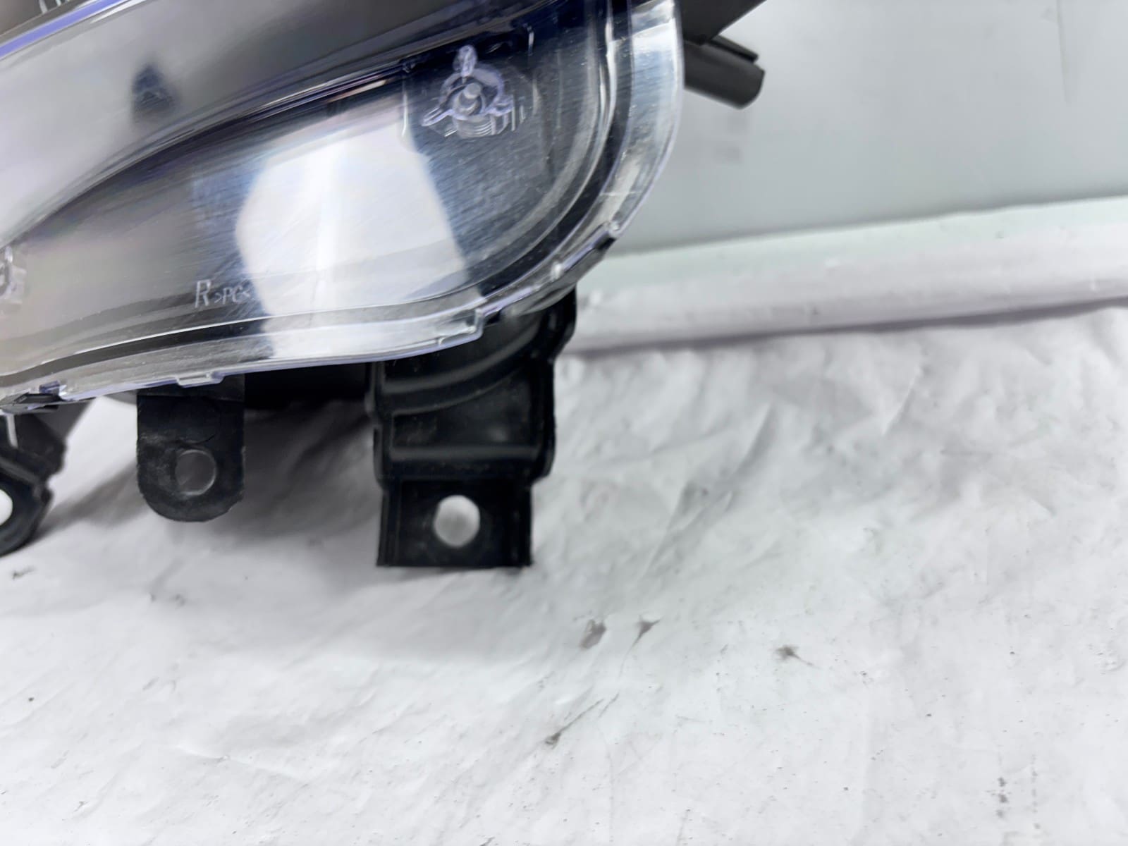 Used 2014-2018 Jeep Cherokee Front Right Halogen CAPA Headlight - Image 11