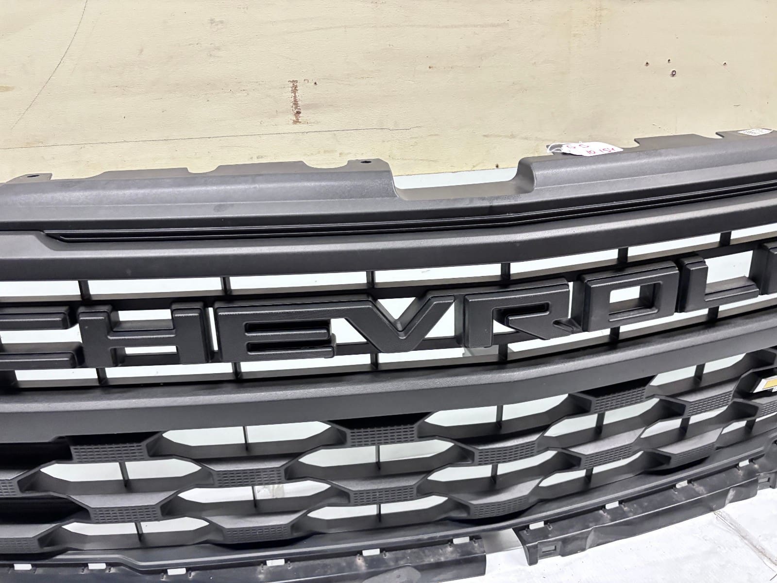 2022-2025 Chevy Silverado 1500 Black Front OEM Grille 84692656 - Image 6