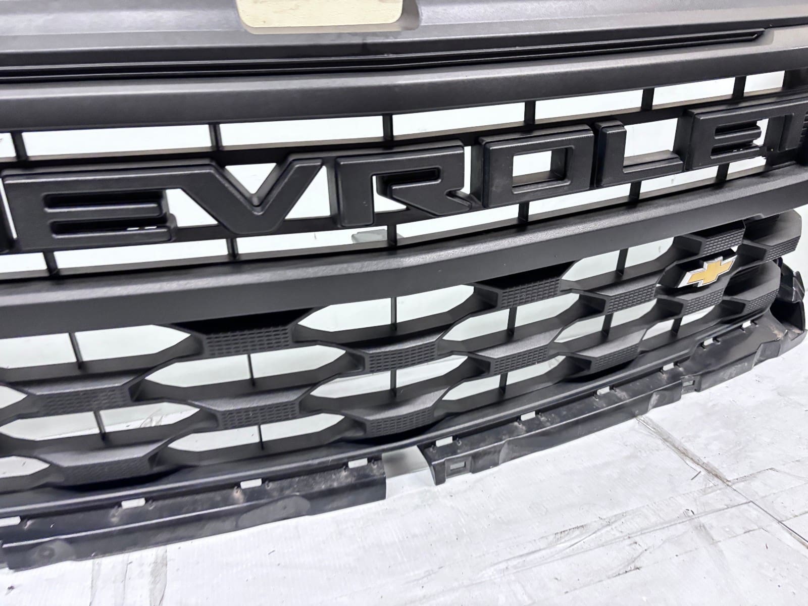 2022-2025 Chevy Silverado 1500 Black Front OEM Grille 84692656 - Image 7