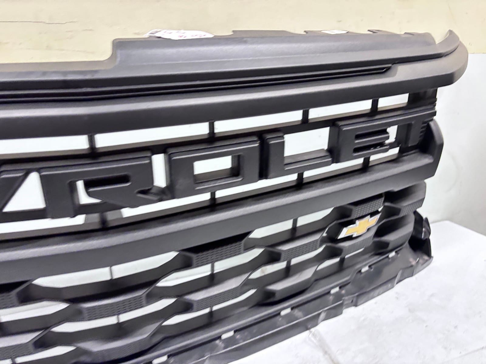 2022-2025 Chevy Silverado 1500 Black Front OEM Grille 84692656 - Image 8