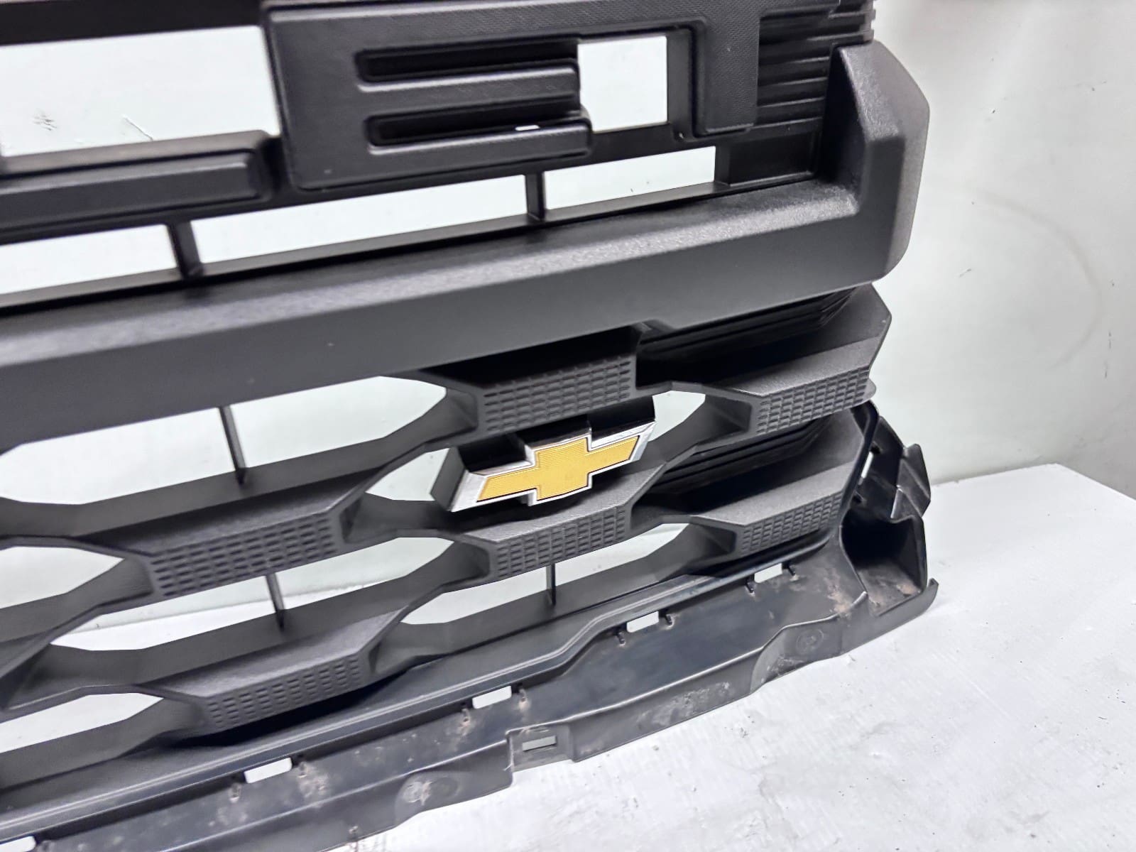 2022-2025 Chevy Silverado 1500 Black Front OEM Grille 84692656 - Image 9