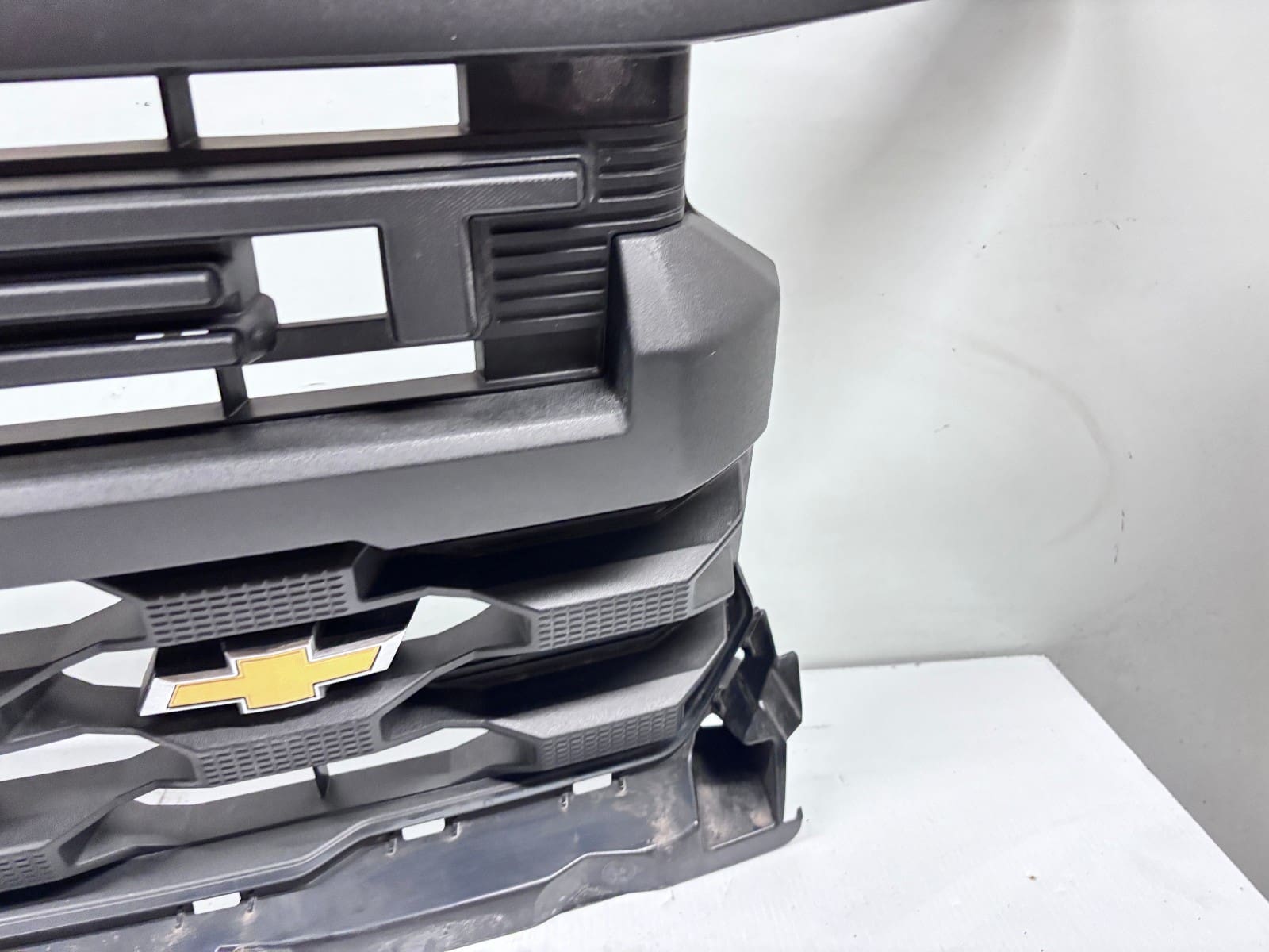 2022-2025 Chevy Silverado 1500 Black Front OEM Grille 84692656 - Image 10