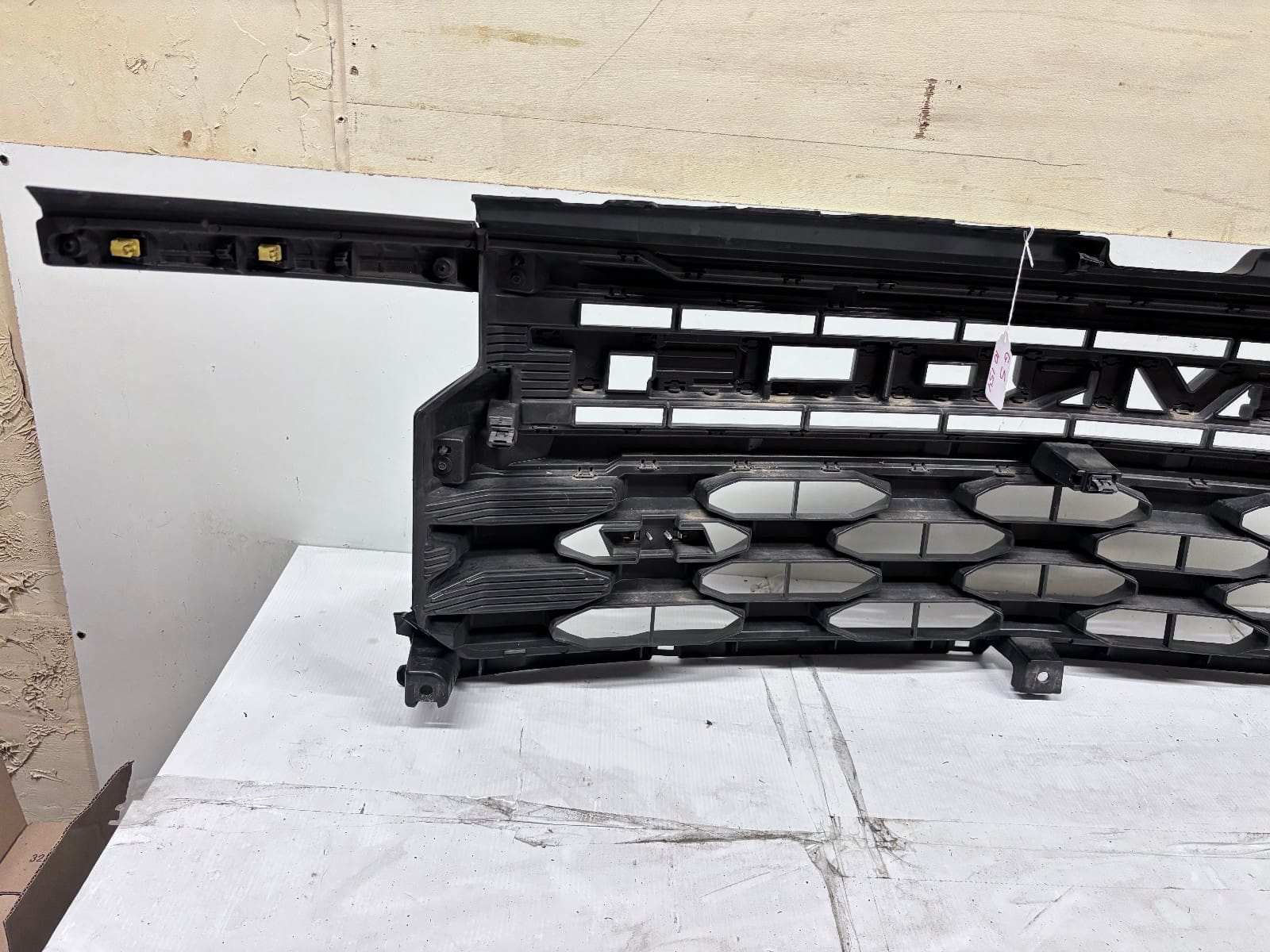 2022-2025 Chevy Silverado 1500 Black Front OEM Grille 84692656 - Image 14