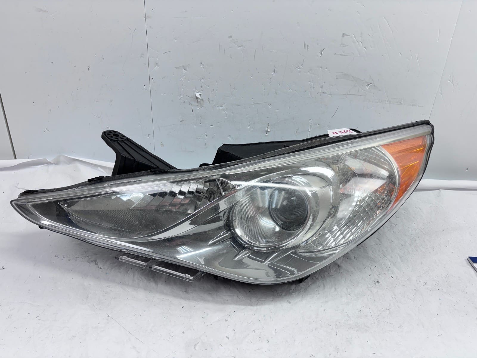2011-14 Hyundai Sonata Front Left Halogen OEM Headlight 92101-39 Used