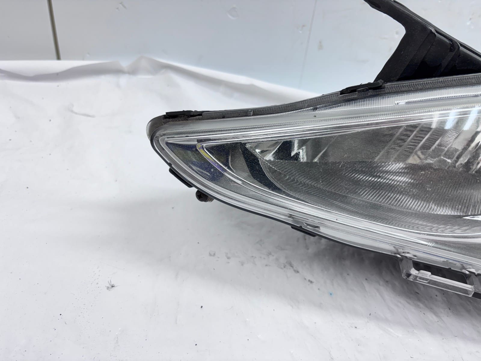 2011-14 Hyundai Sonata Front Left Halogen OEM Headlight 92101-39 Used - Image 2