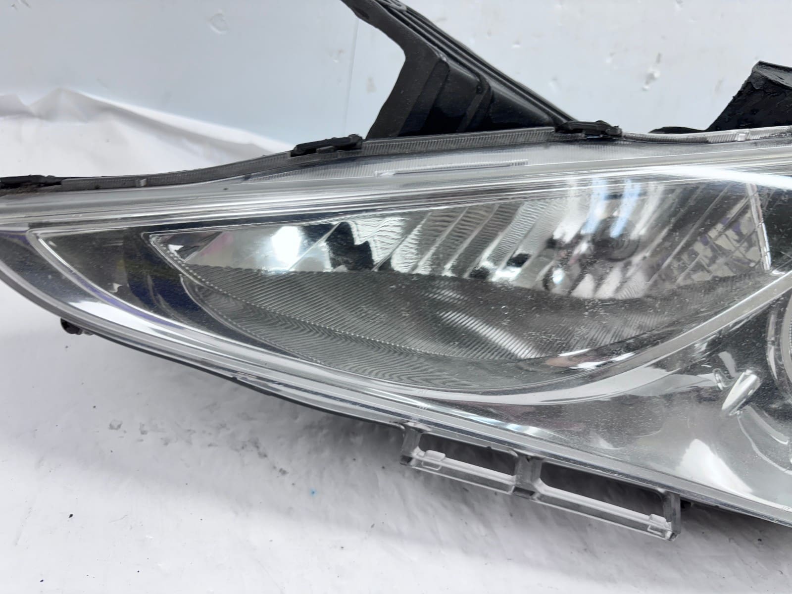 2011-14 Hyundai Sonata Front Left Halogen OEM Headlight 92101-39 Used - Image 3