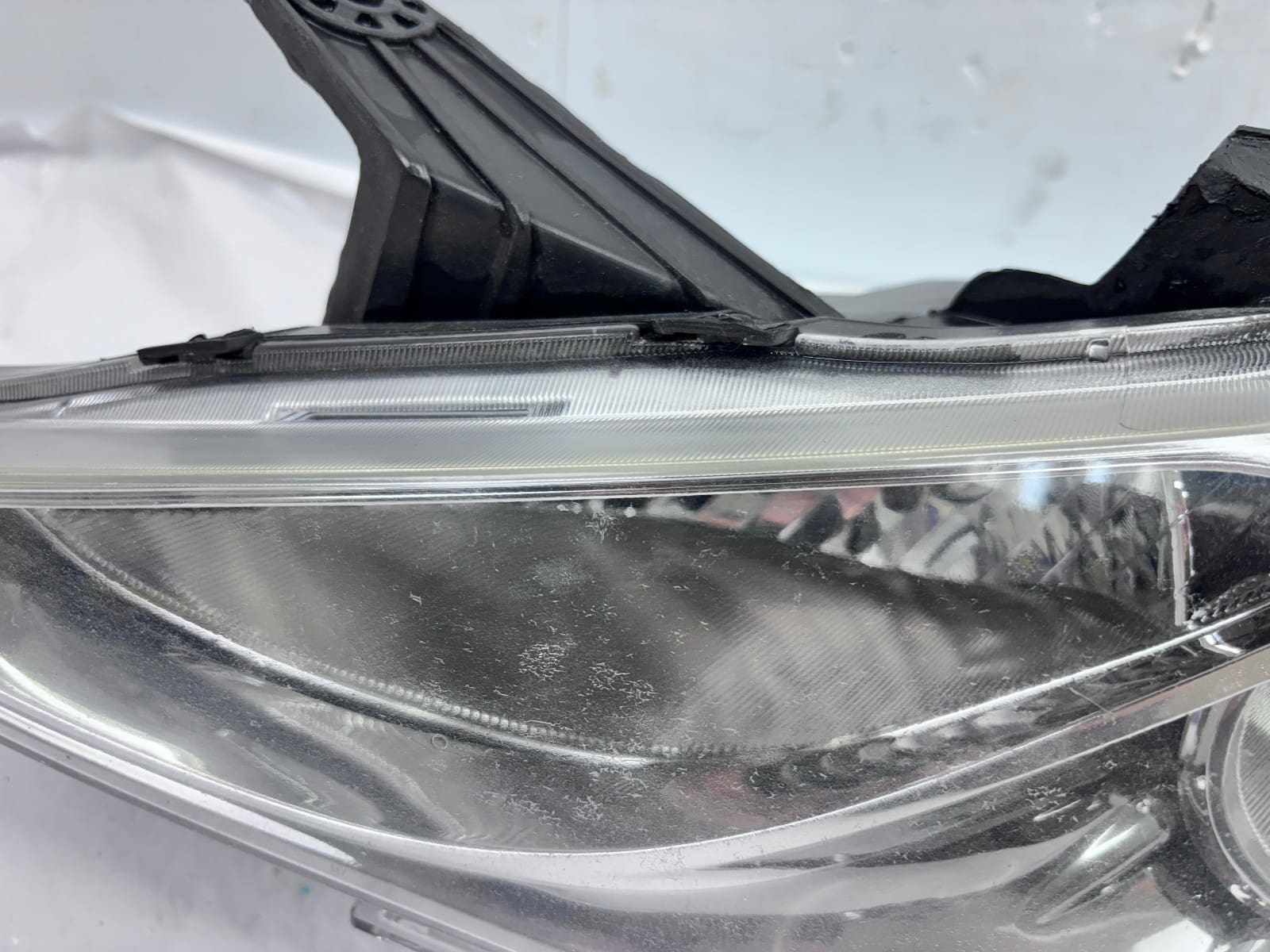 2011-14 Hyundai Sonata Front Left Halogen OEM Headlight 92101-39 Used - Image 5