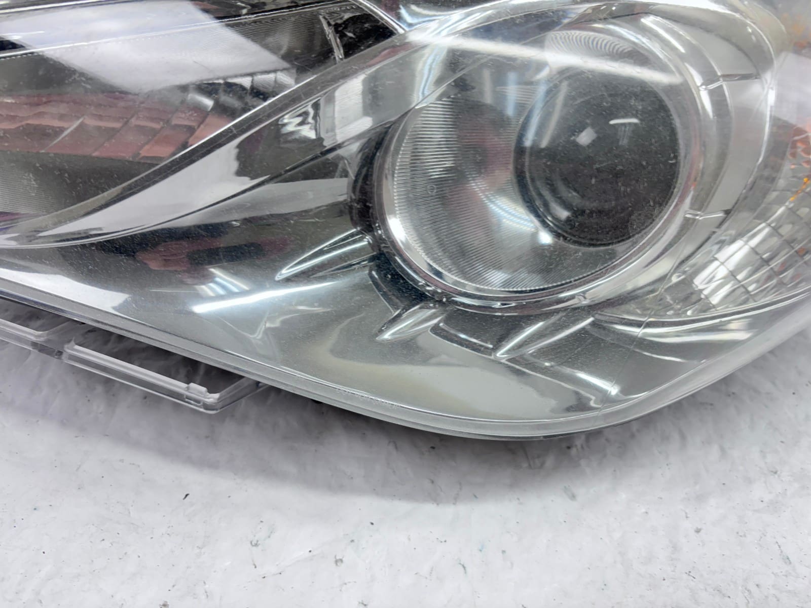 2011-14 Hyundai Sonata Front Left Halogen OEM Headlight 92101-39 Used - Image 6