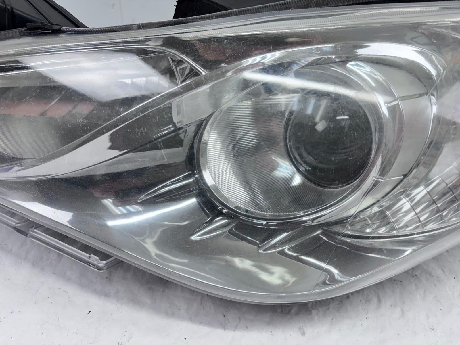 2011-14 Hyundai Sonata Front Left Halogen OEM Headlight 92101-39 Used - Image 7