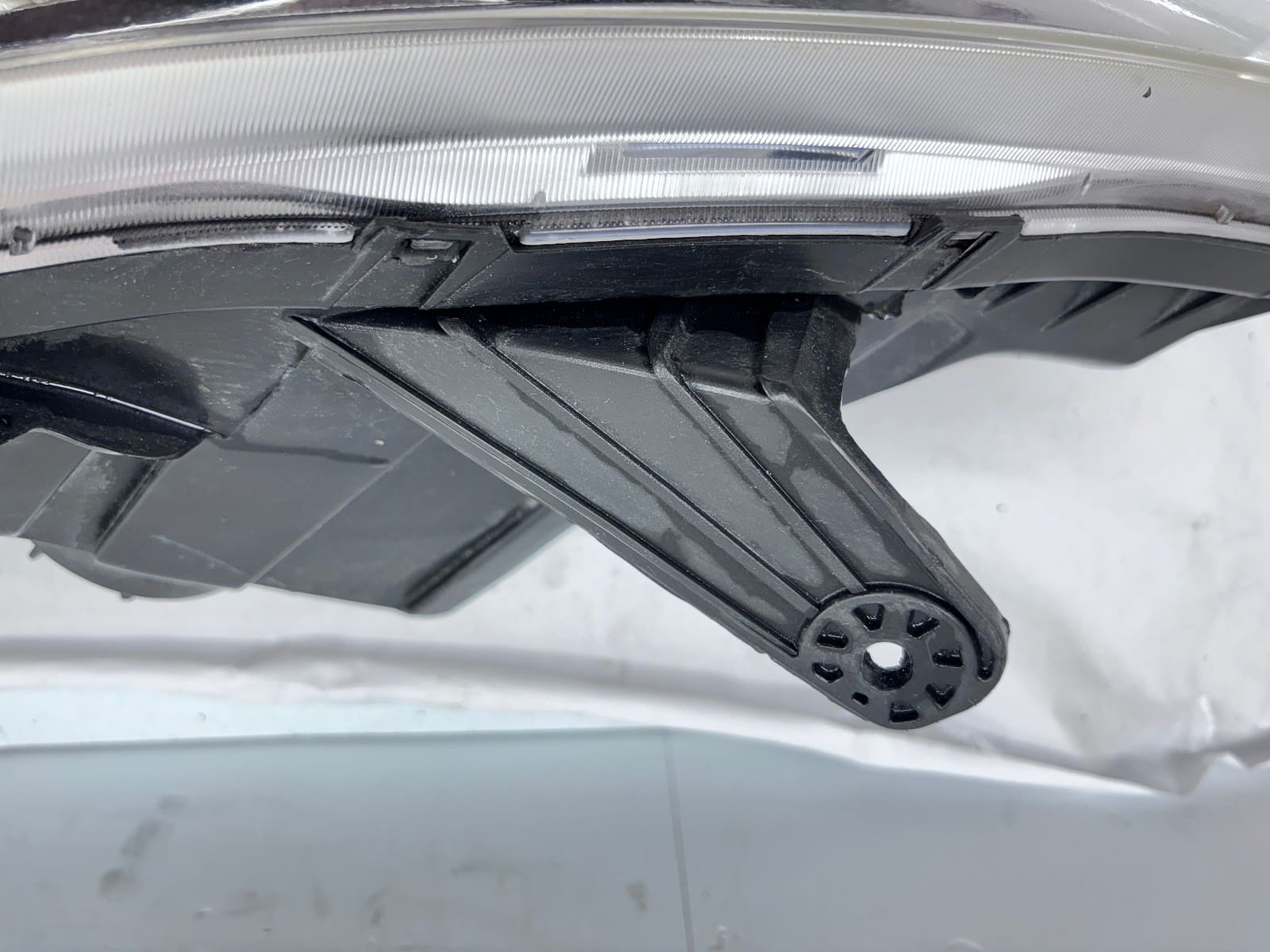 2011-14 Hyundai Sonata Front Left Halogen OEM Headlight 92101-39 Used - Image 16