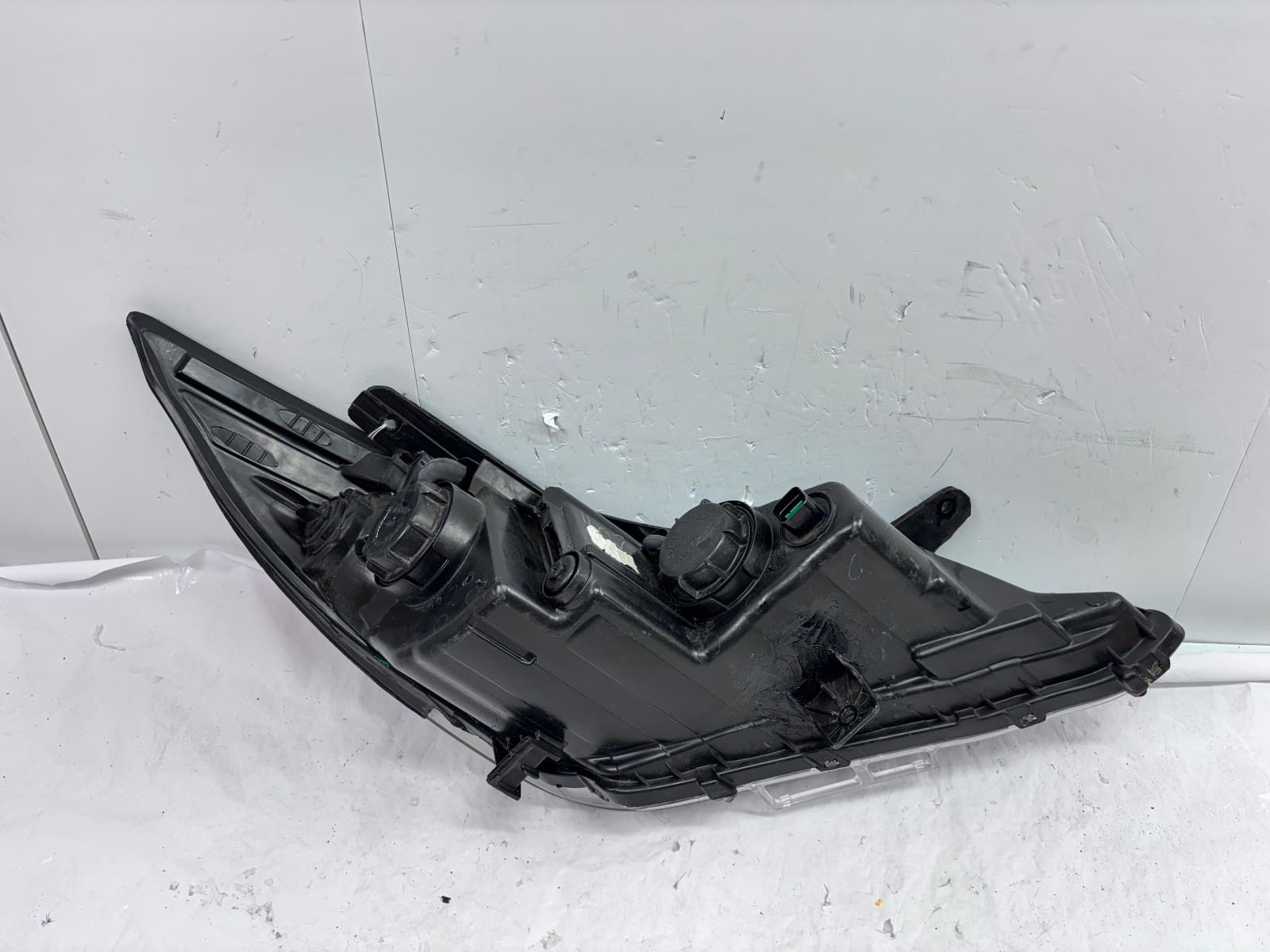 2011-14 Hyundai Sonata Front Left Halogen OEM Headlight 92101-39 Used - Image 17