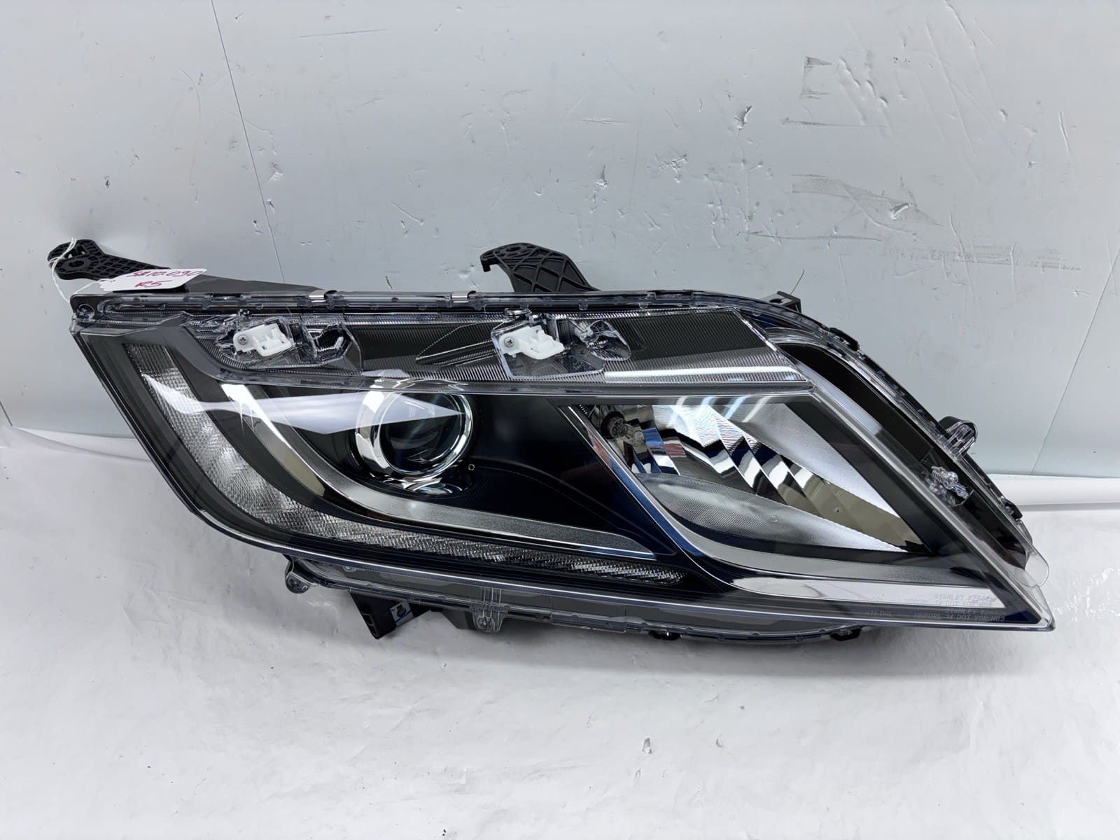 NEW 2018-20 Honda Odyssey Halogen Front Right OEM Headlight 33100-THR-A11