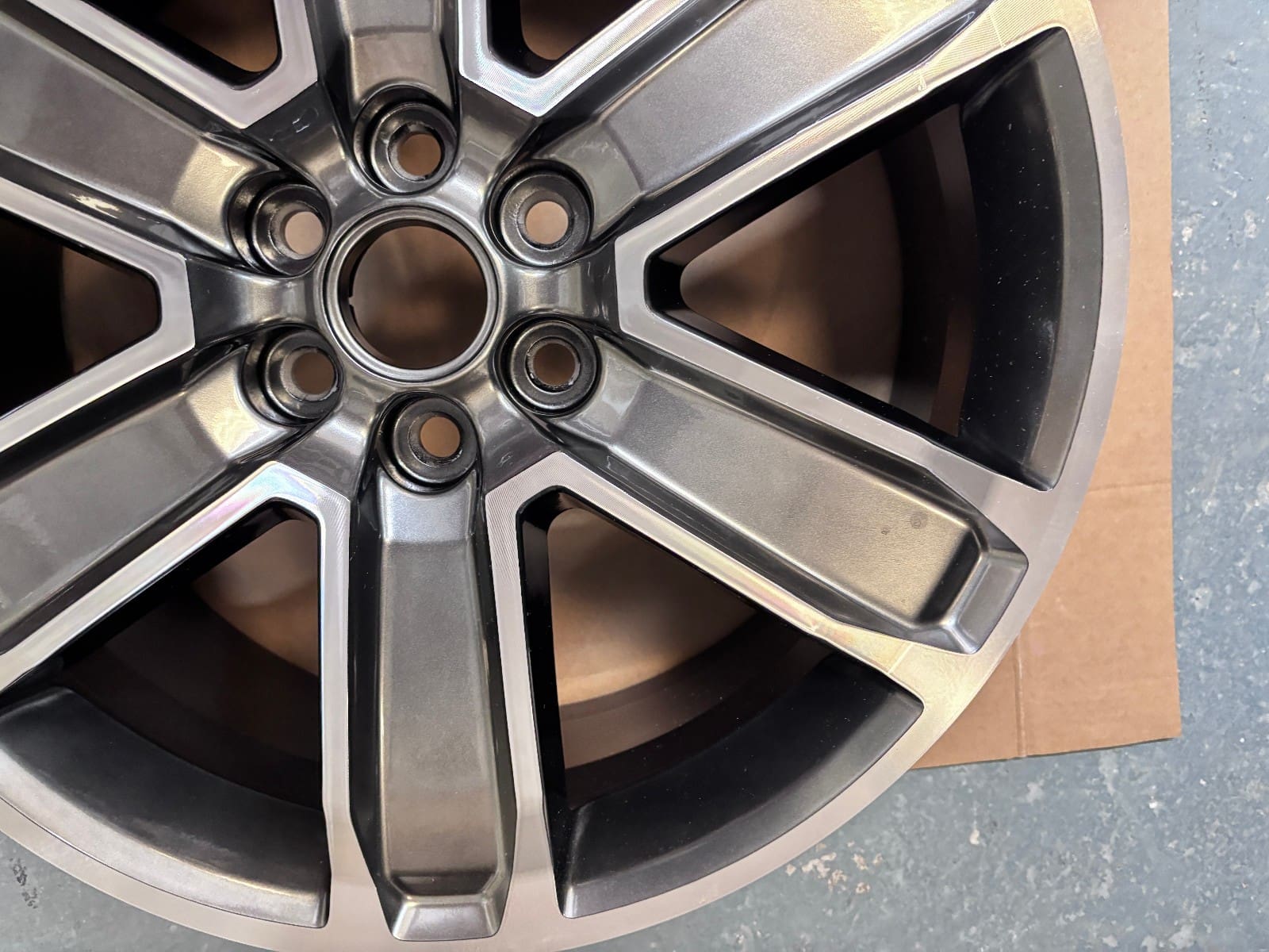 2017-23 GMC Acadia OEM 20x8 Inch Wheel Mach & Black 23101920 - Image 5