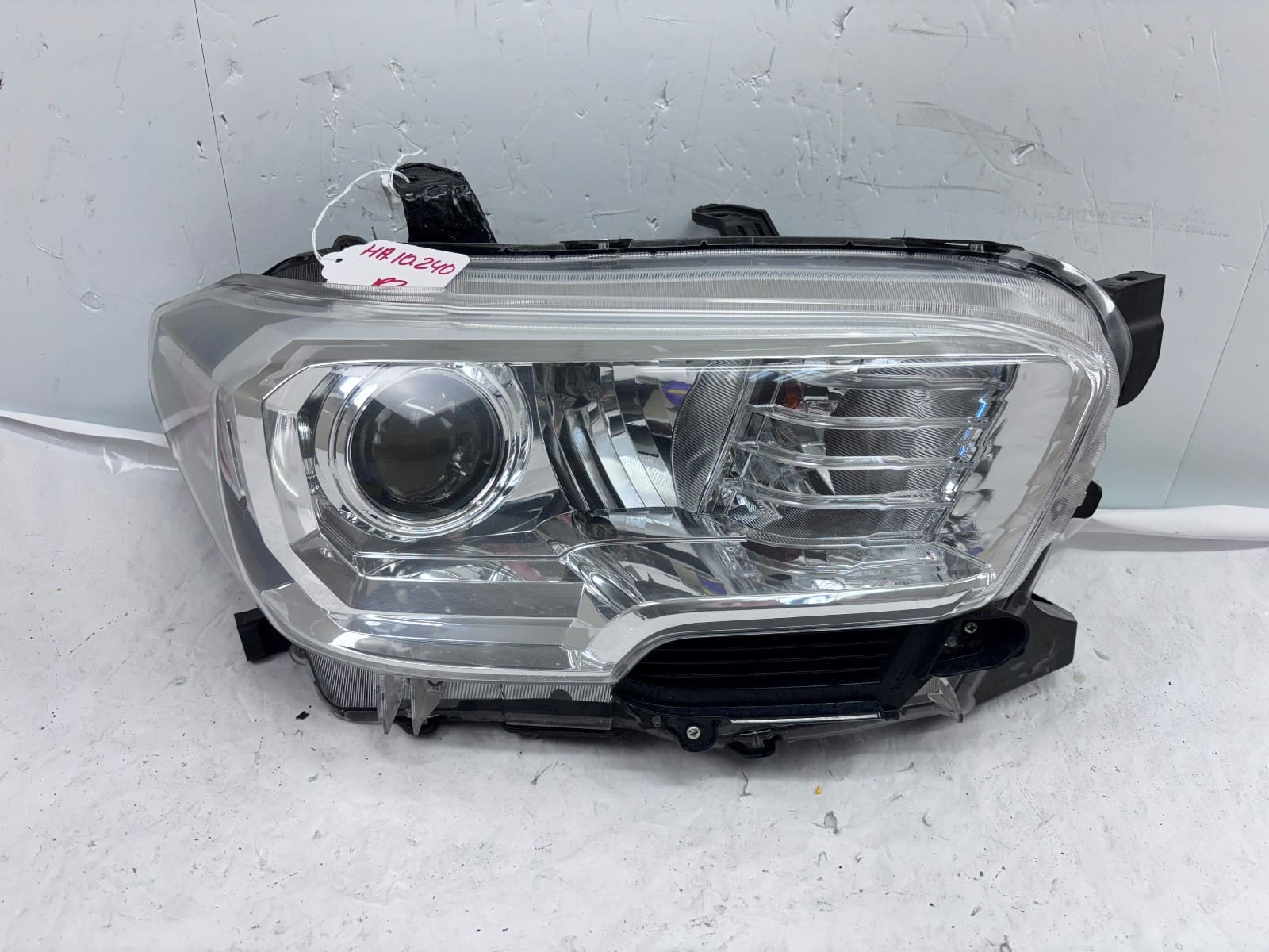 2016-2022 Toyota Tacoma Halogen Front Right OEM Headlight