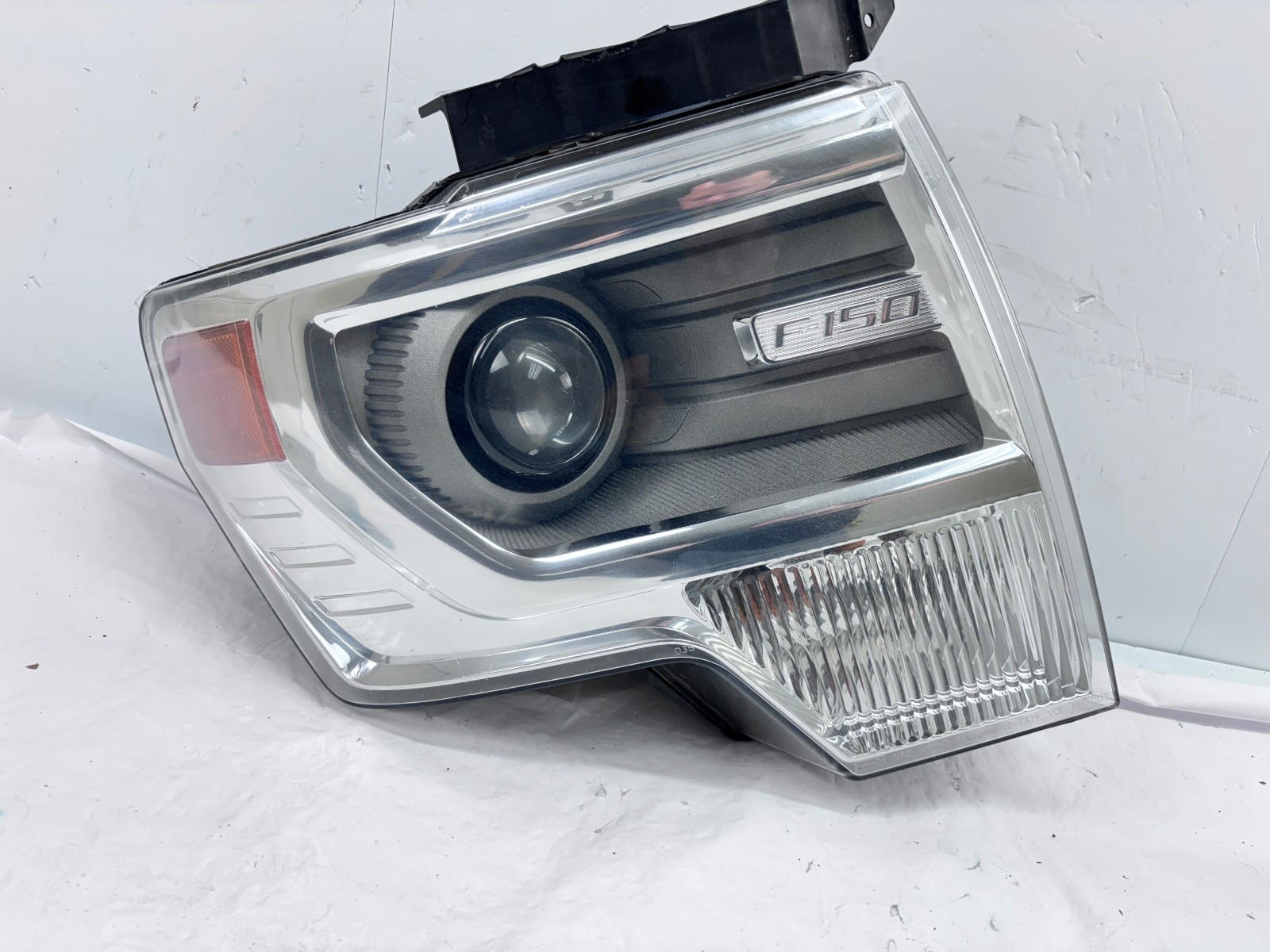 2009-2014 Ford F150 Xenon HID Front Right OEM Headlight