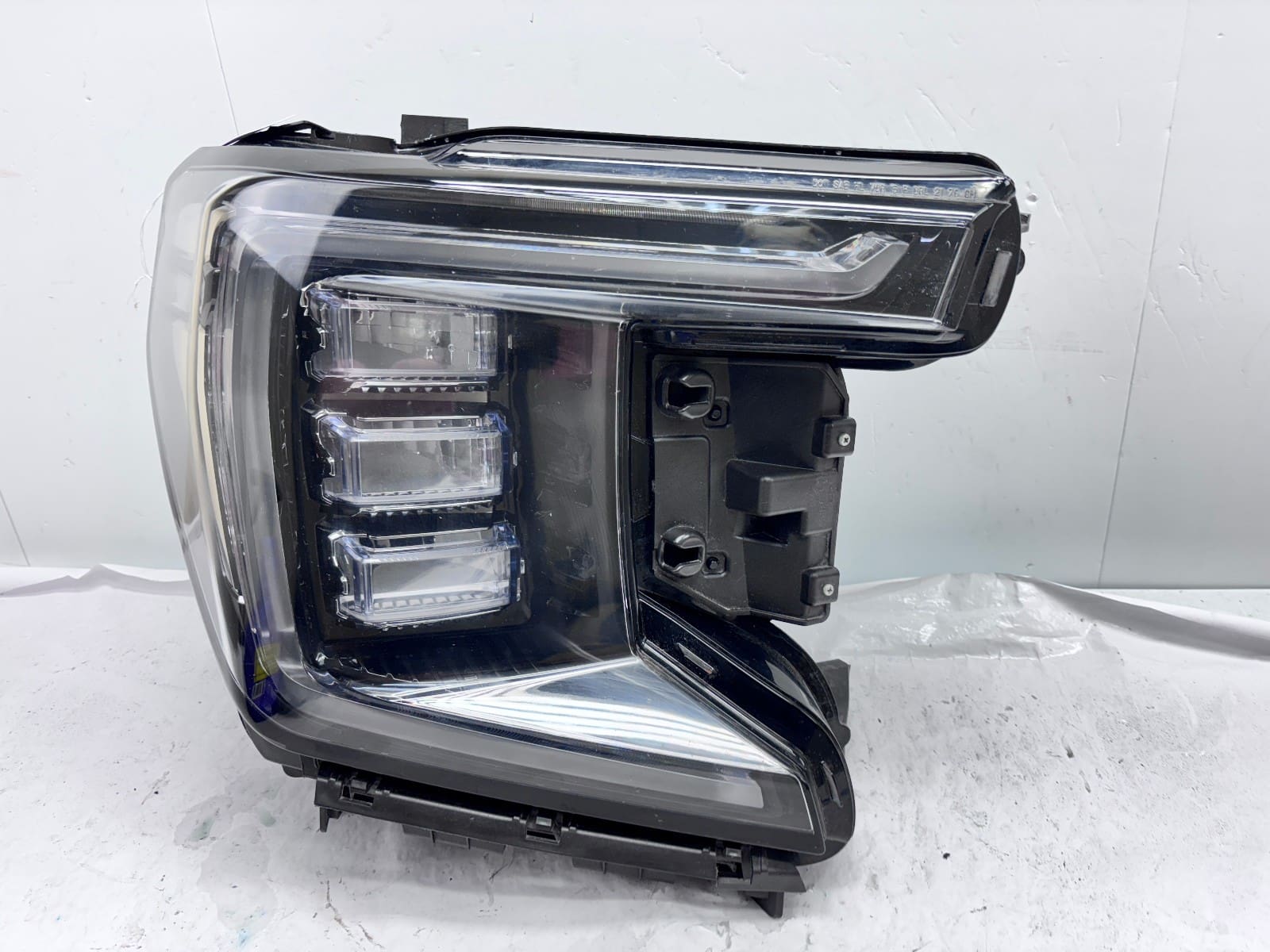 2021-2023 GMC Yukon Denali LED Front Right OEM Headlight 84898702 - Image 2