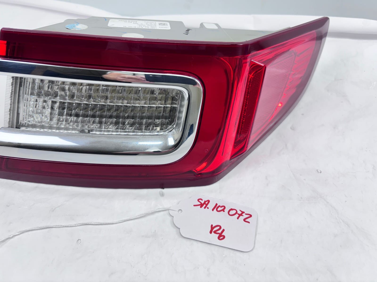 2017-2020 Lincoln Continental LED Rear Right OEM Tail Light - Image 9