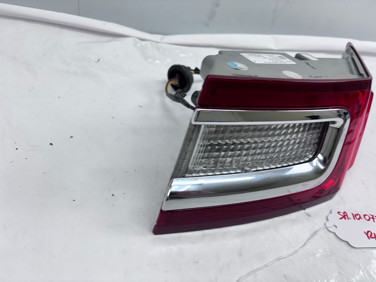 2017-2020 Lincoln Continental LED Rear Right OEM Tail Light - Image 12