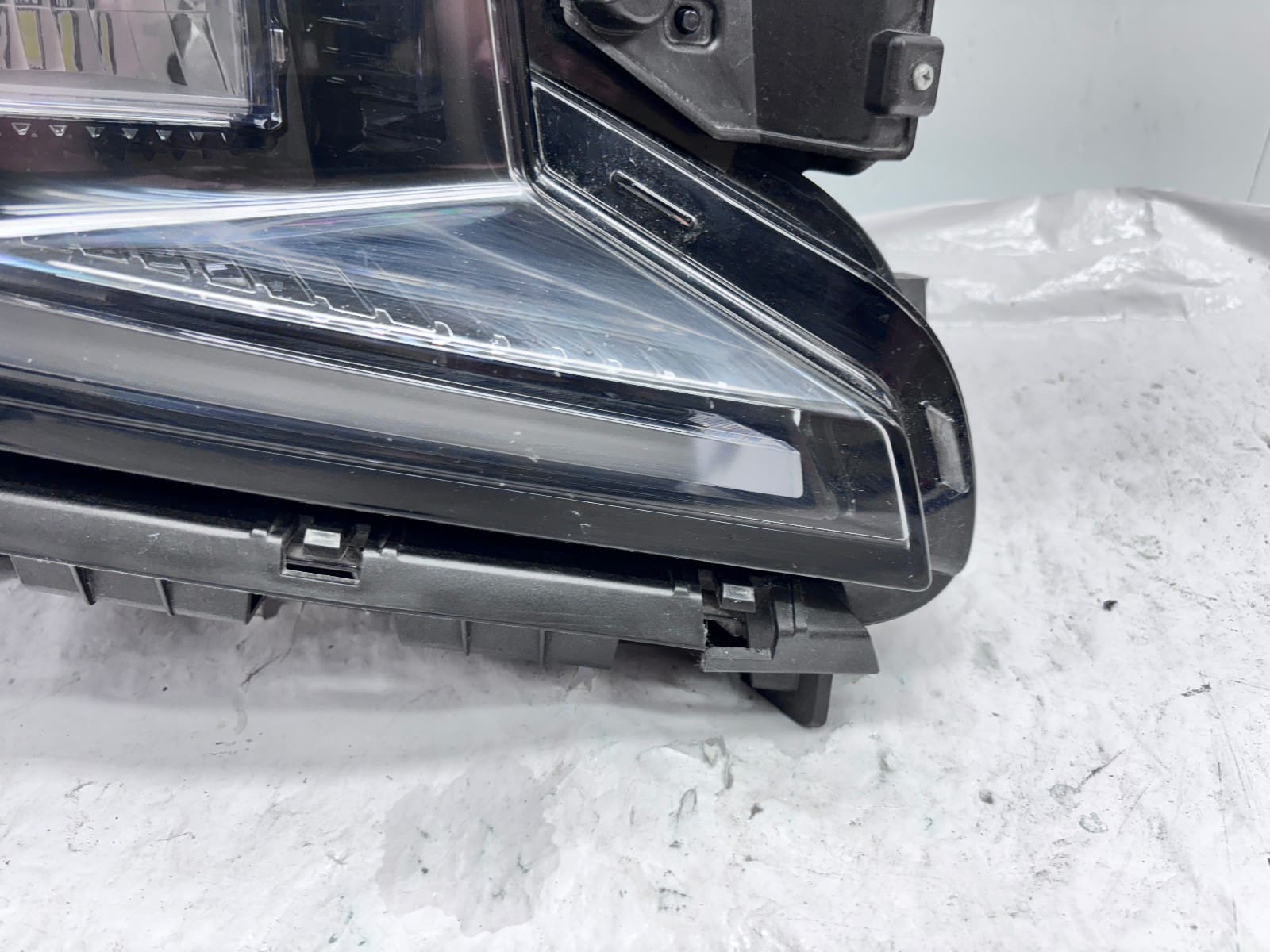 2021-2023 GMC Yukon Denali LED Front Right OEM Headlight 84898702 - Image 4
