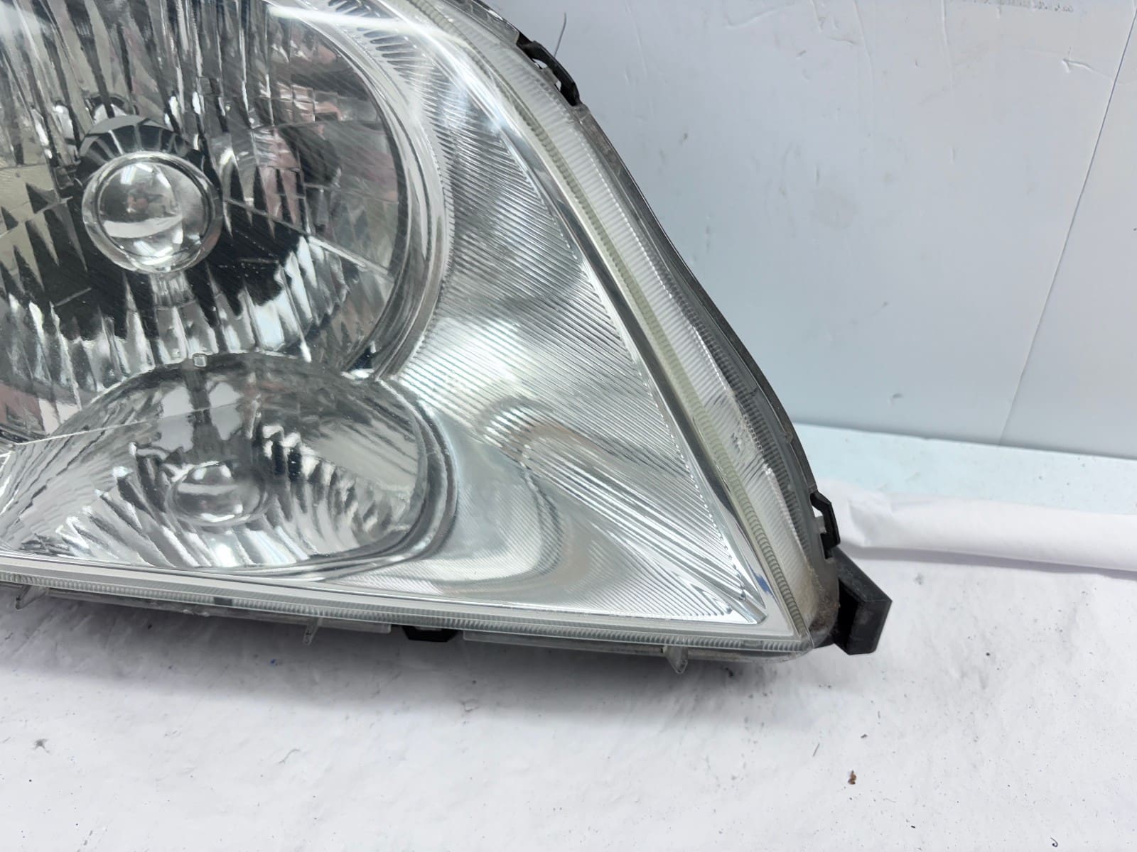 Used 2003-2005 Honda Pilot Front Right Halogen OEM Headlight - Image 3