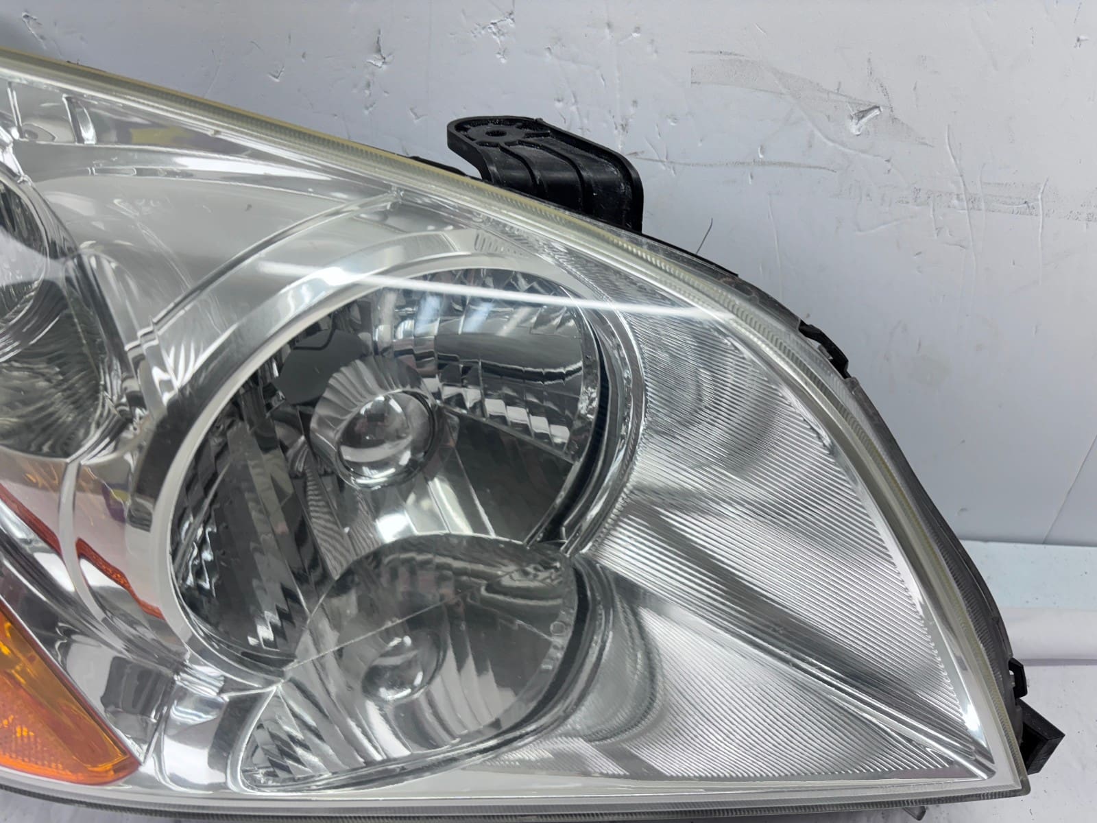 Used 2003-2005 Honda Pilot Front Right Halogen OEM Headlight - Image 5