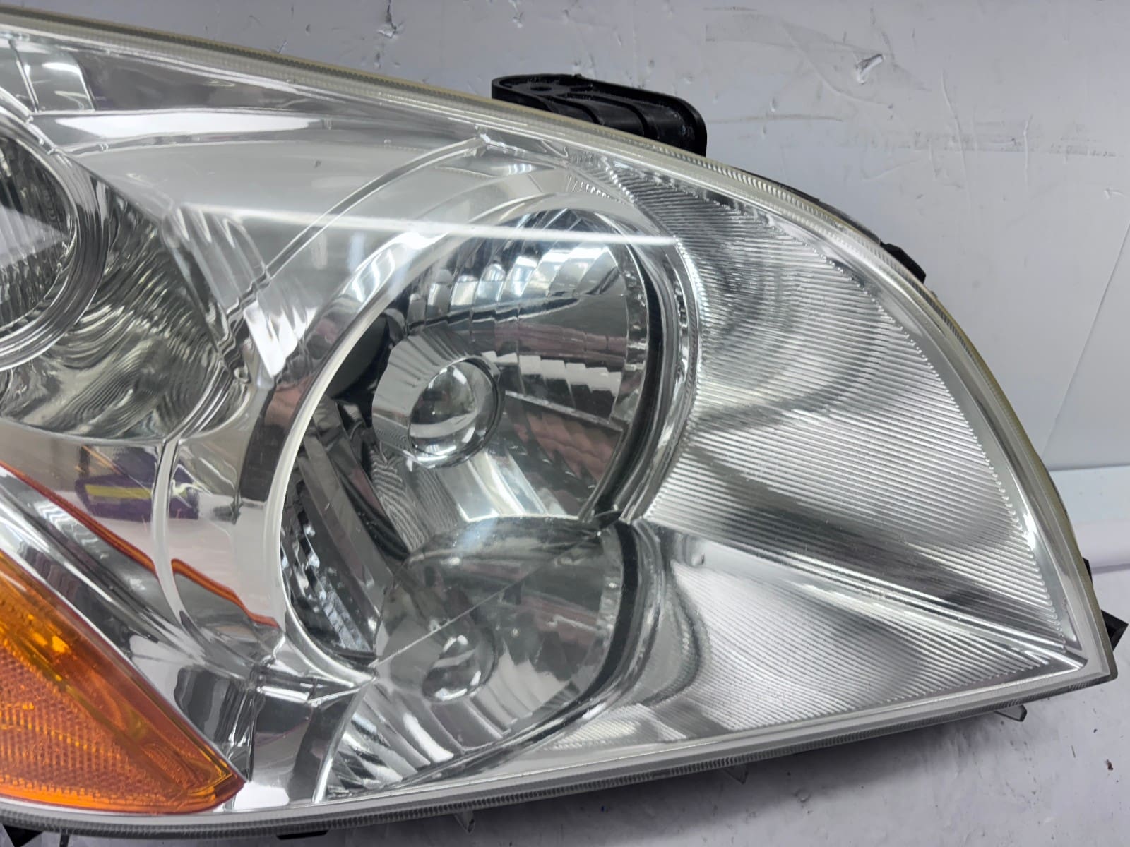 Used 2003-2005 Honda Pilot Front Right Halogen OEM Headlight - Image 6