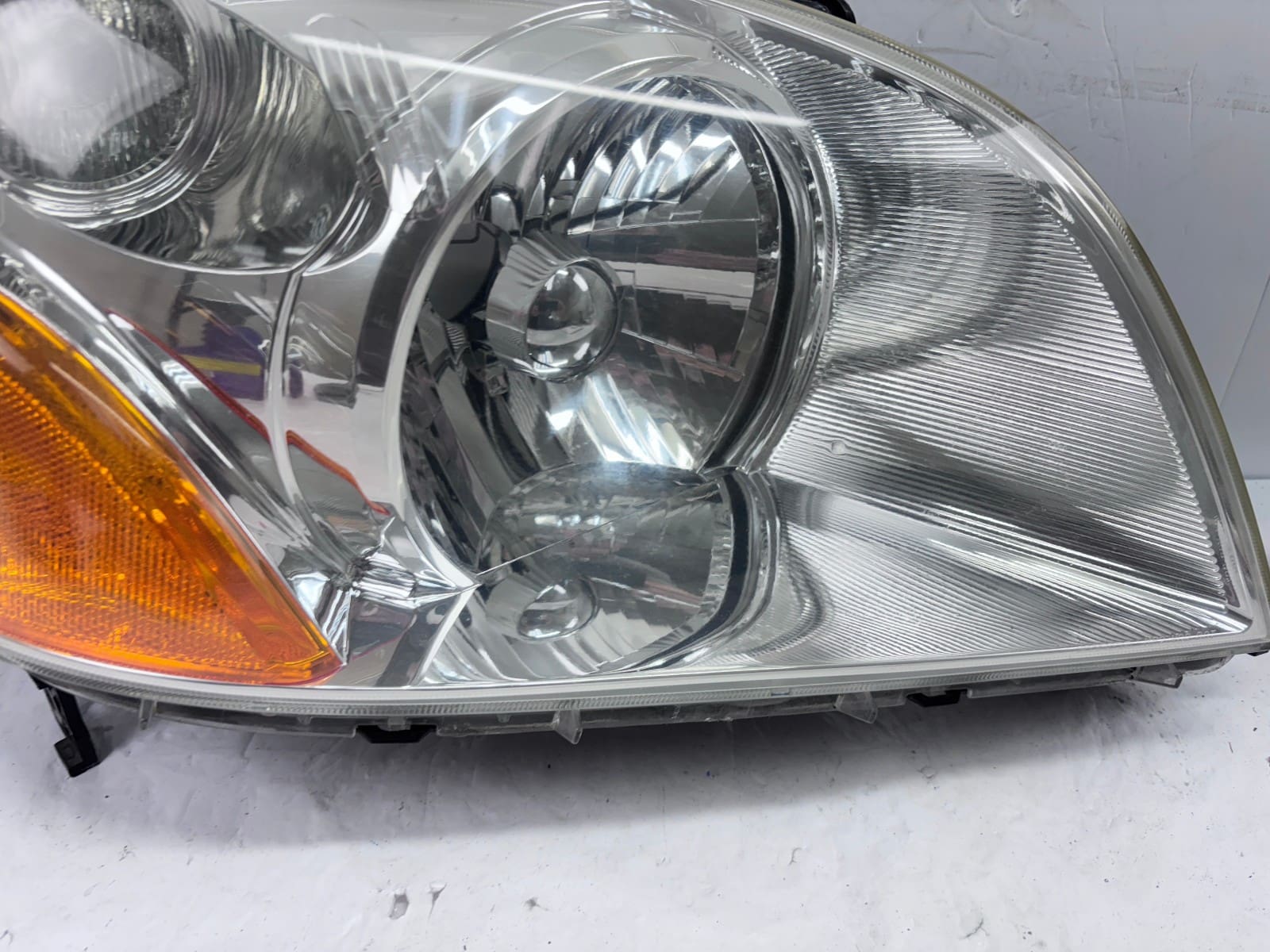 Used 2003-2005 Honda Pilot Front Right Halogen OEM Headlight - Image 7